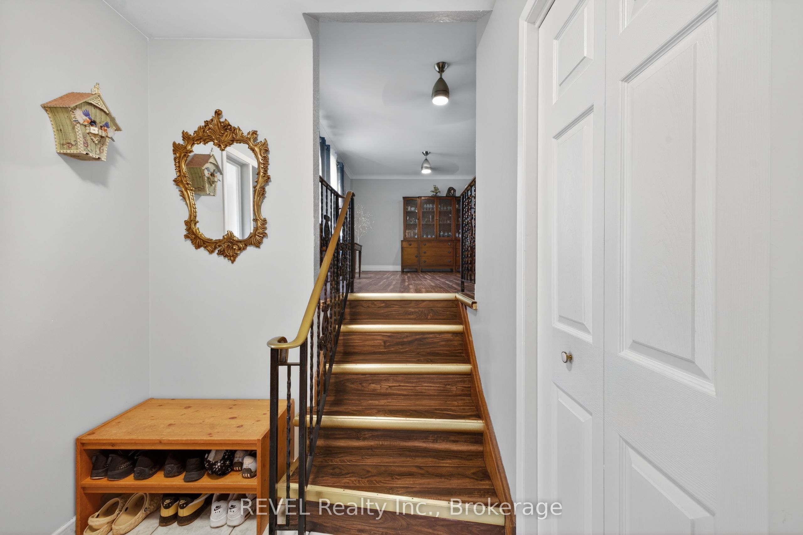 698 Daytona Drive Property Photo 7
