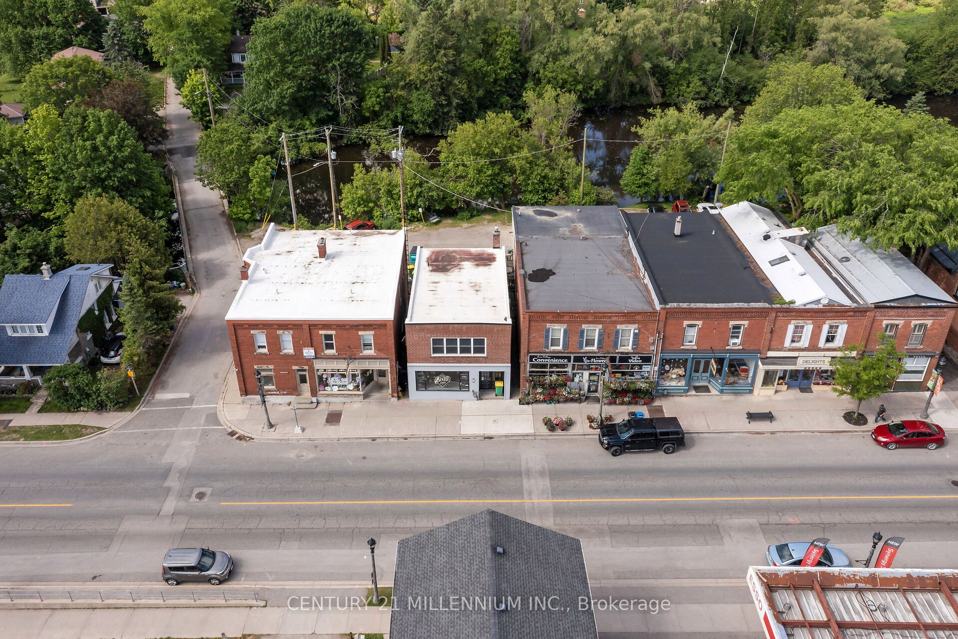 52 Main Street Property Photo 3