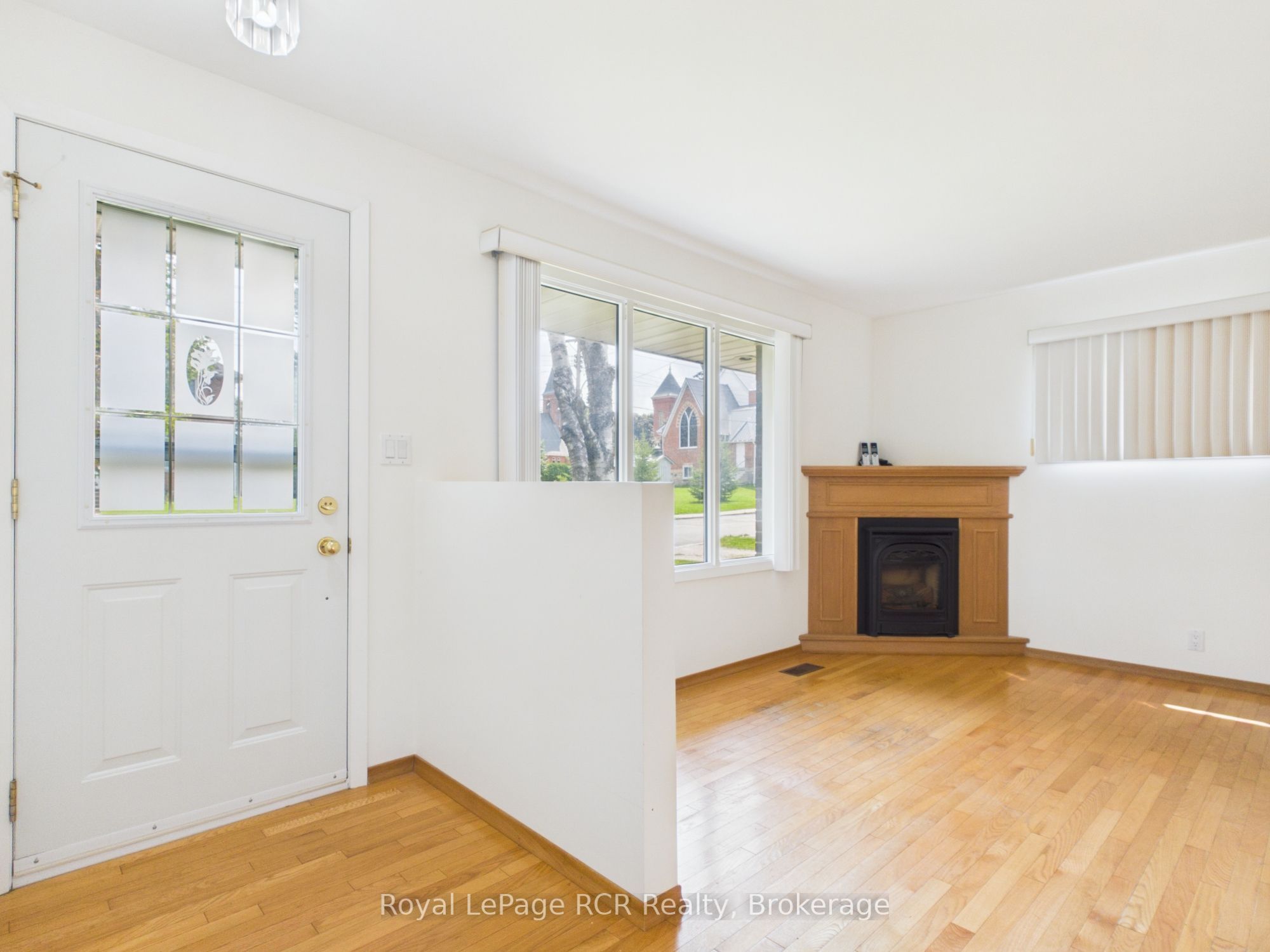 30 Mark Street E Property Photo 5
