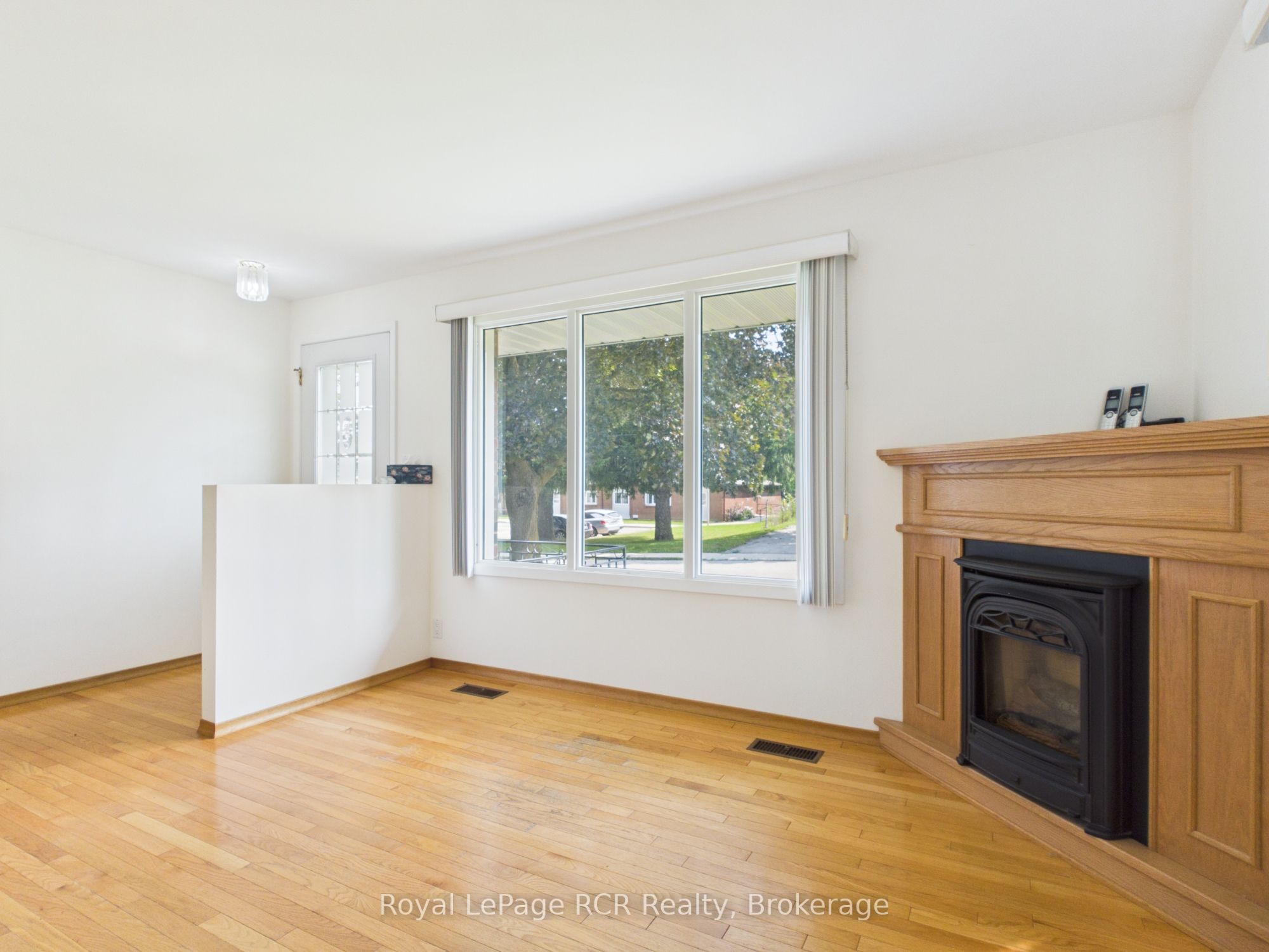30 Mark Street E Property Photo 6