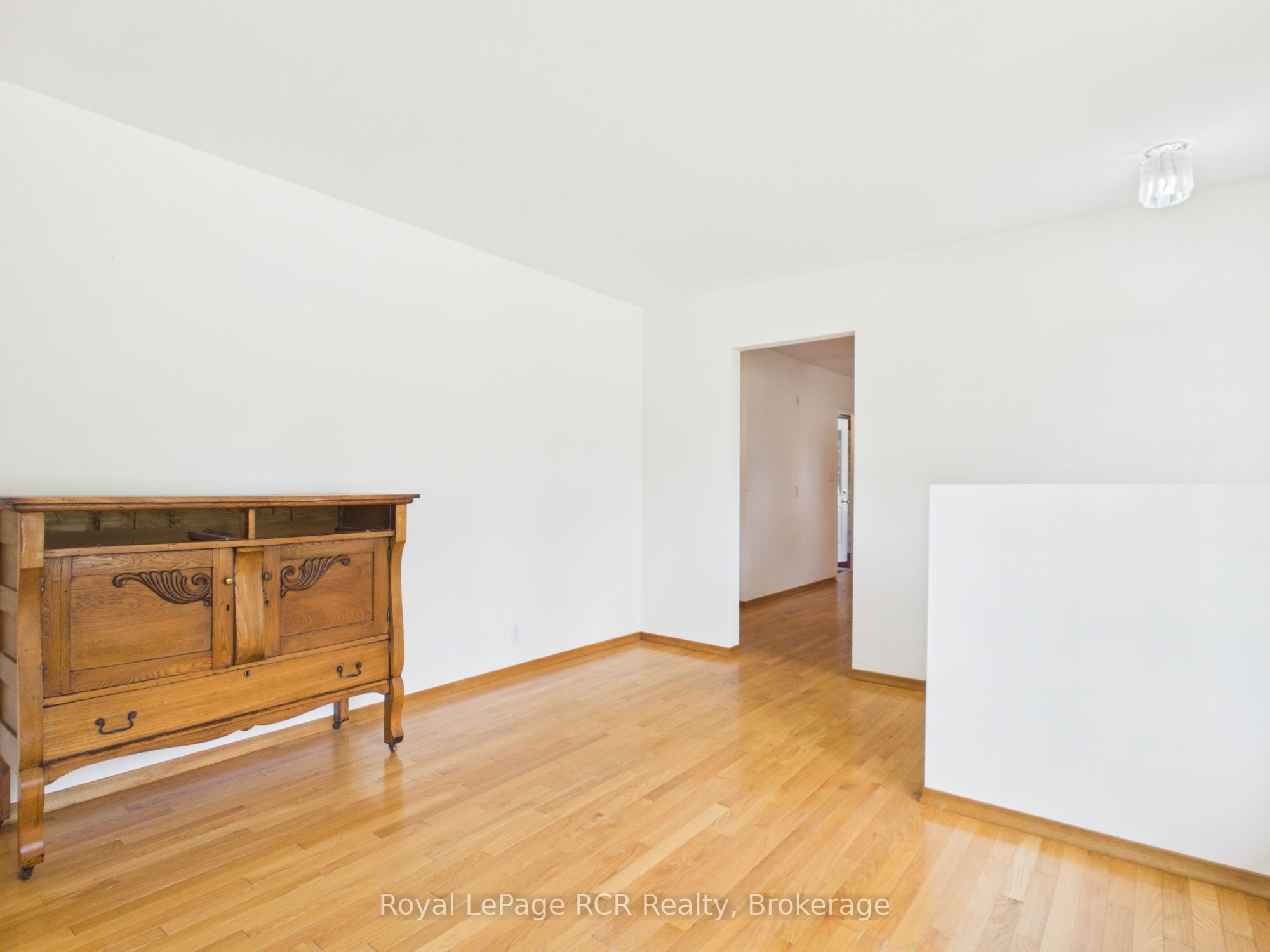 30 Mark Street E Property Photo 7