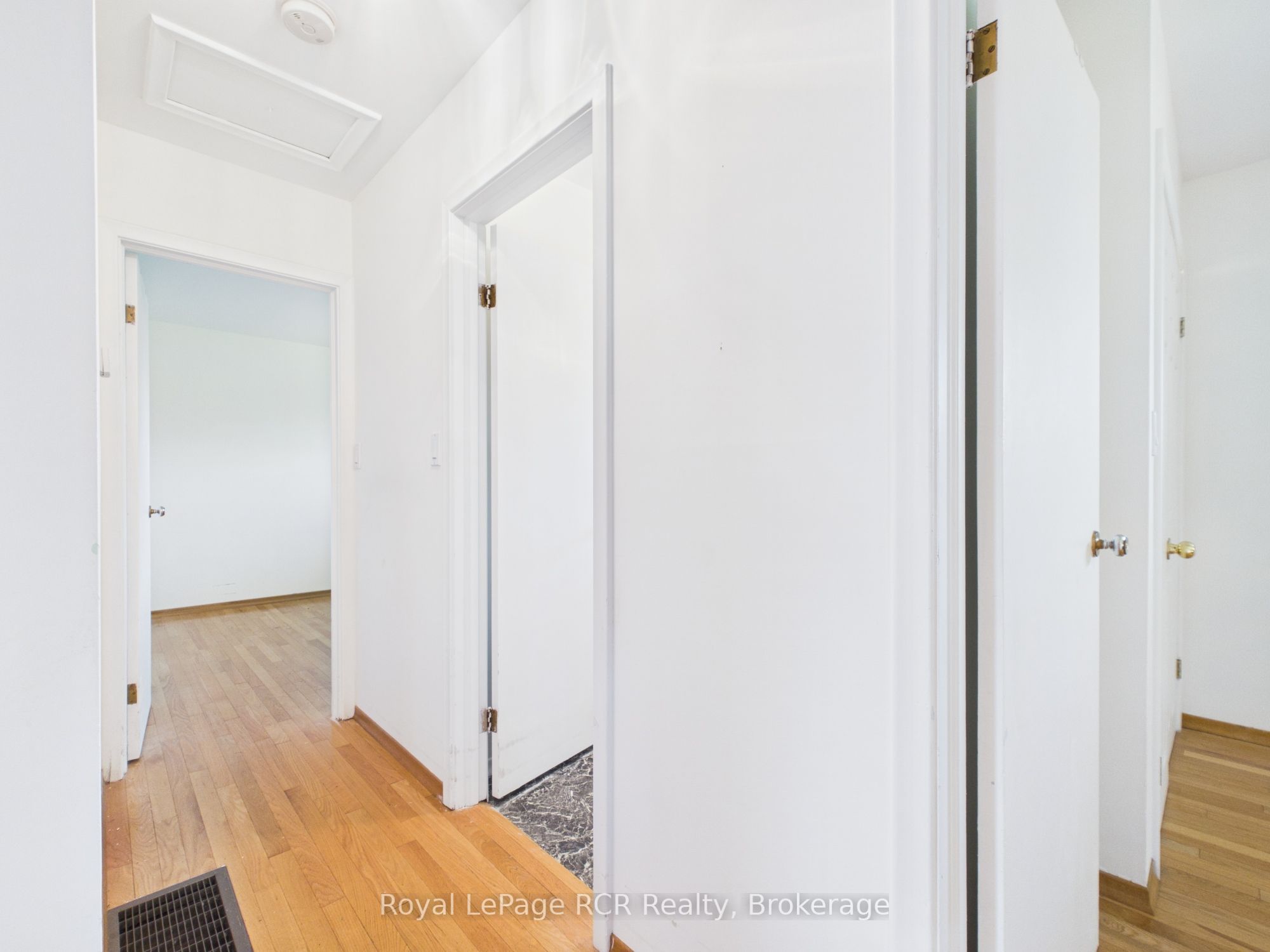30 Mark Street E Property Photo 11