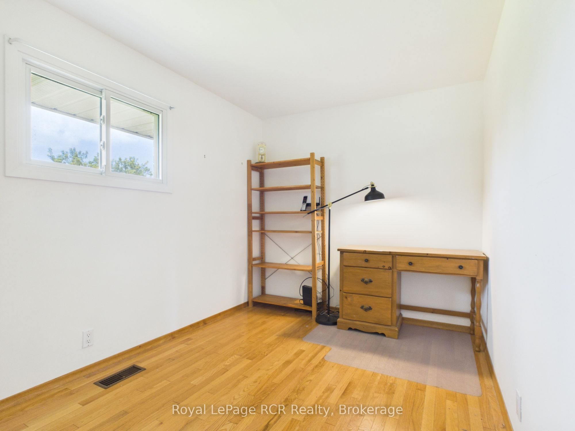 30 Mark Street E Property Photo 17