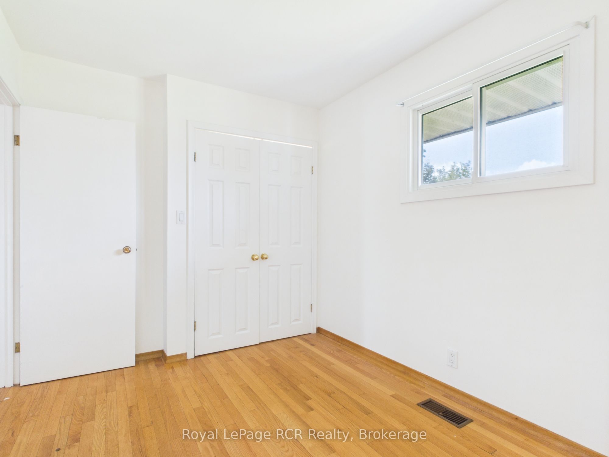 30 Mark Street E Property Photo 18