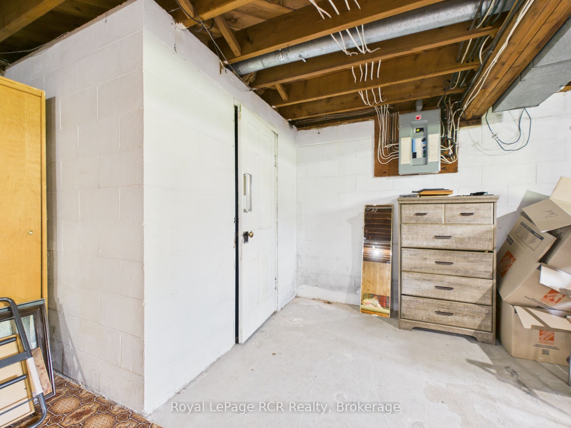30 Mark Street E Property Photo 28