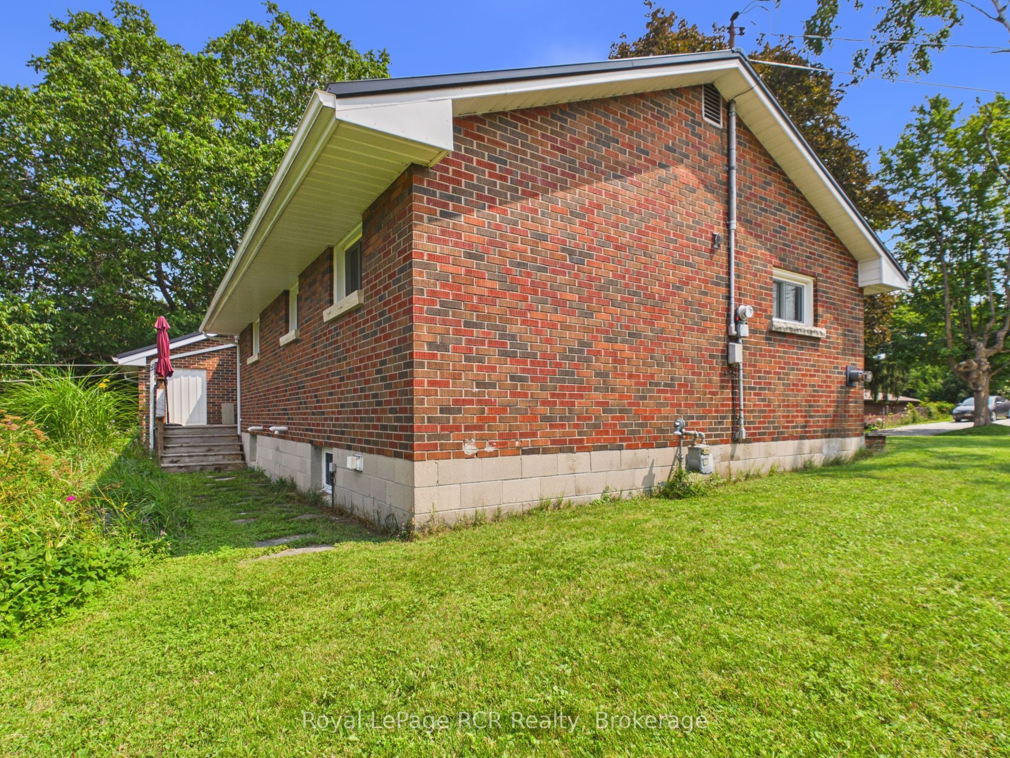 30 Mark Street E Property Photo 36