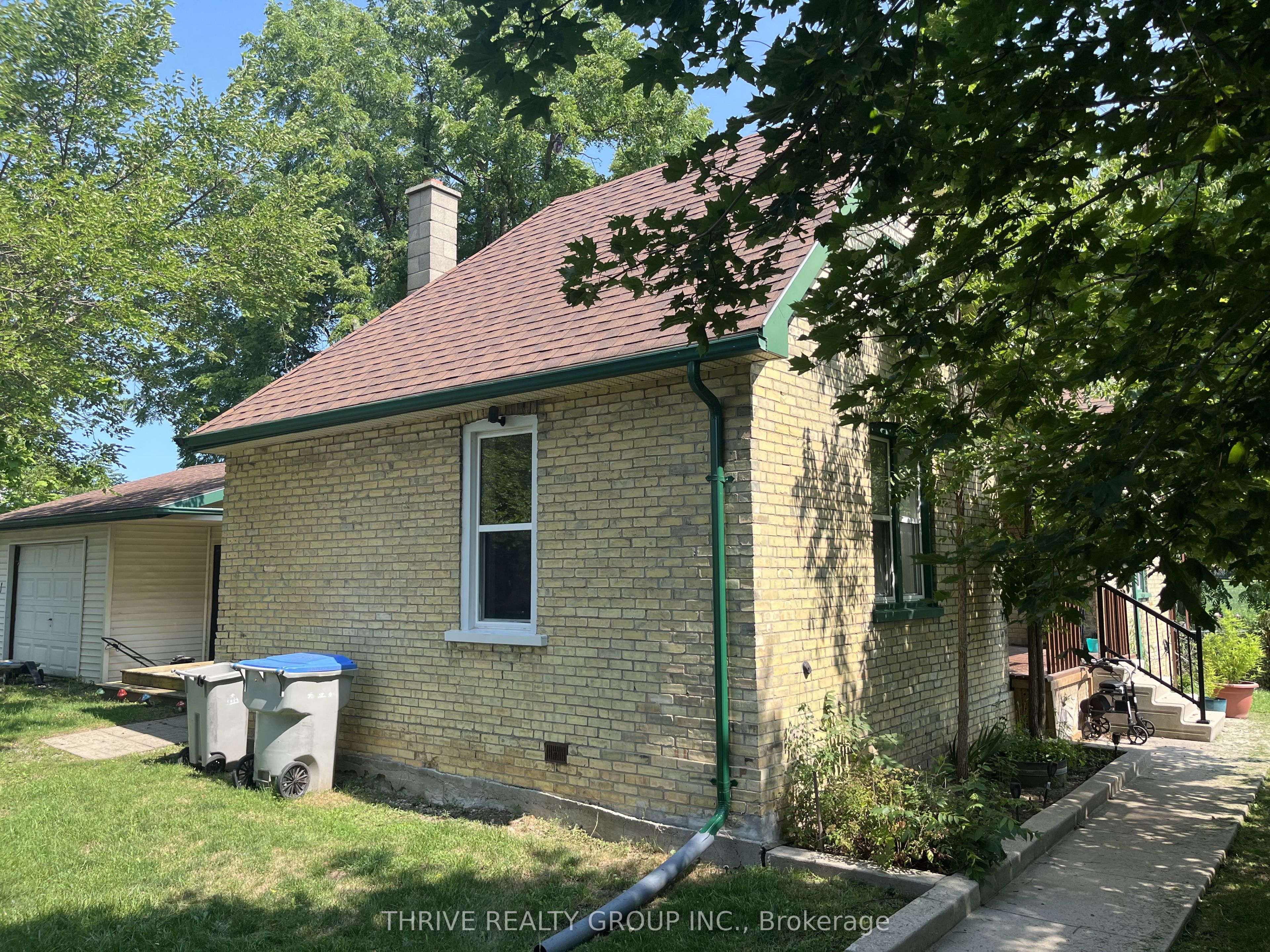 6692 Longwoods Road Property Photo 4