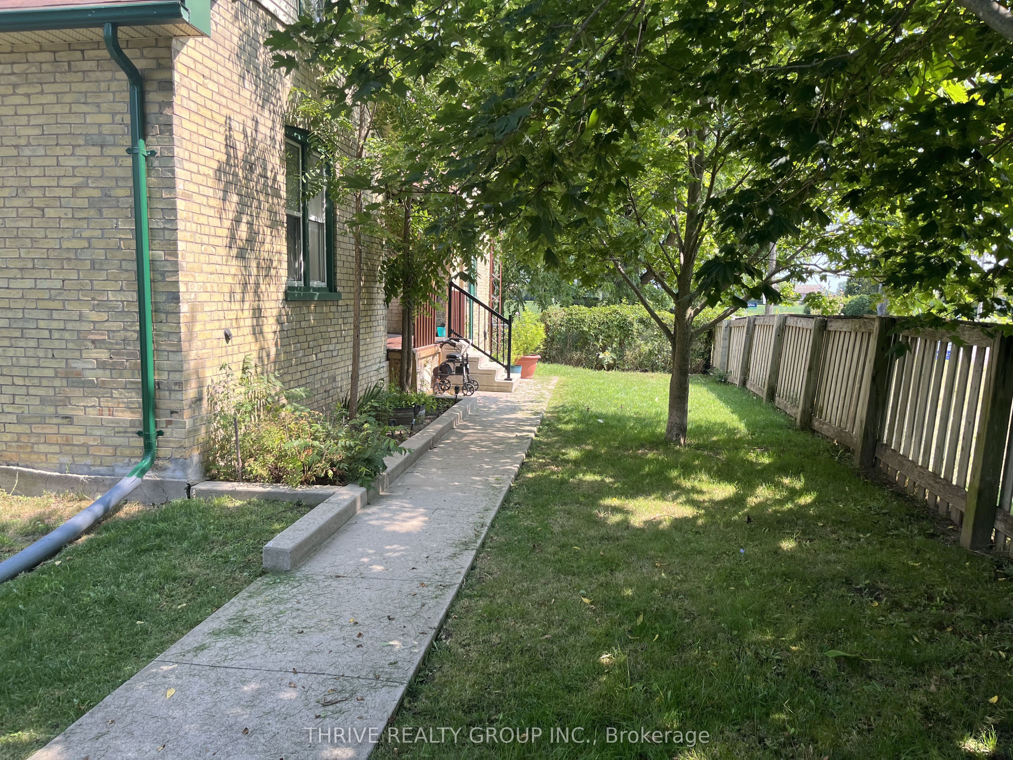 6692 Longwoods Road Property Photo 5