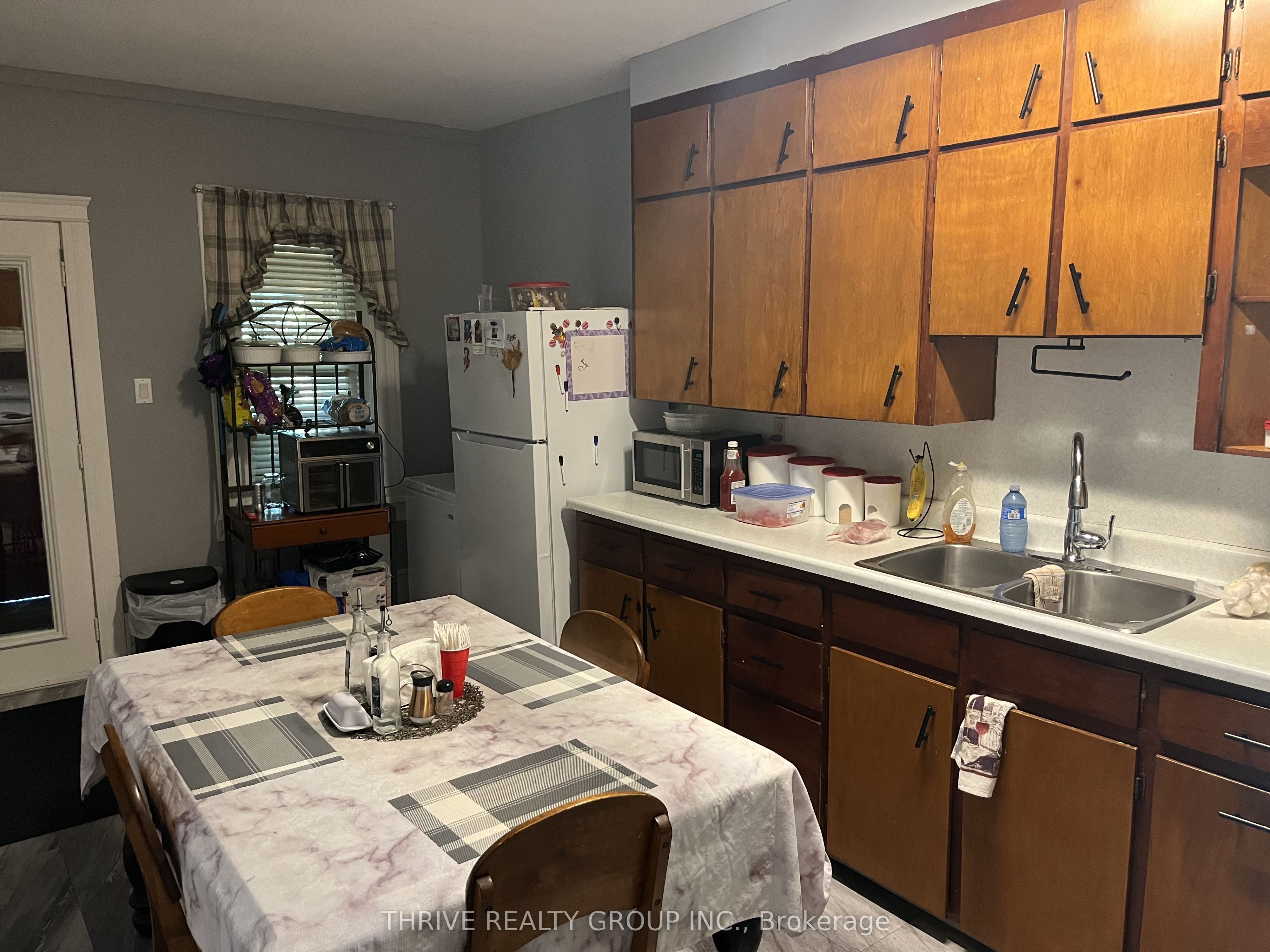 6692 Longwoods Road Property Photo 8