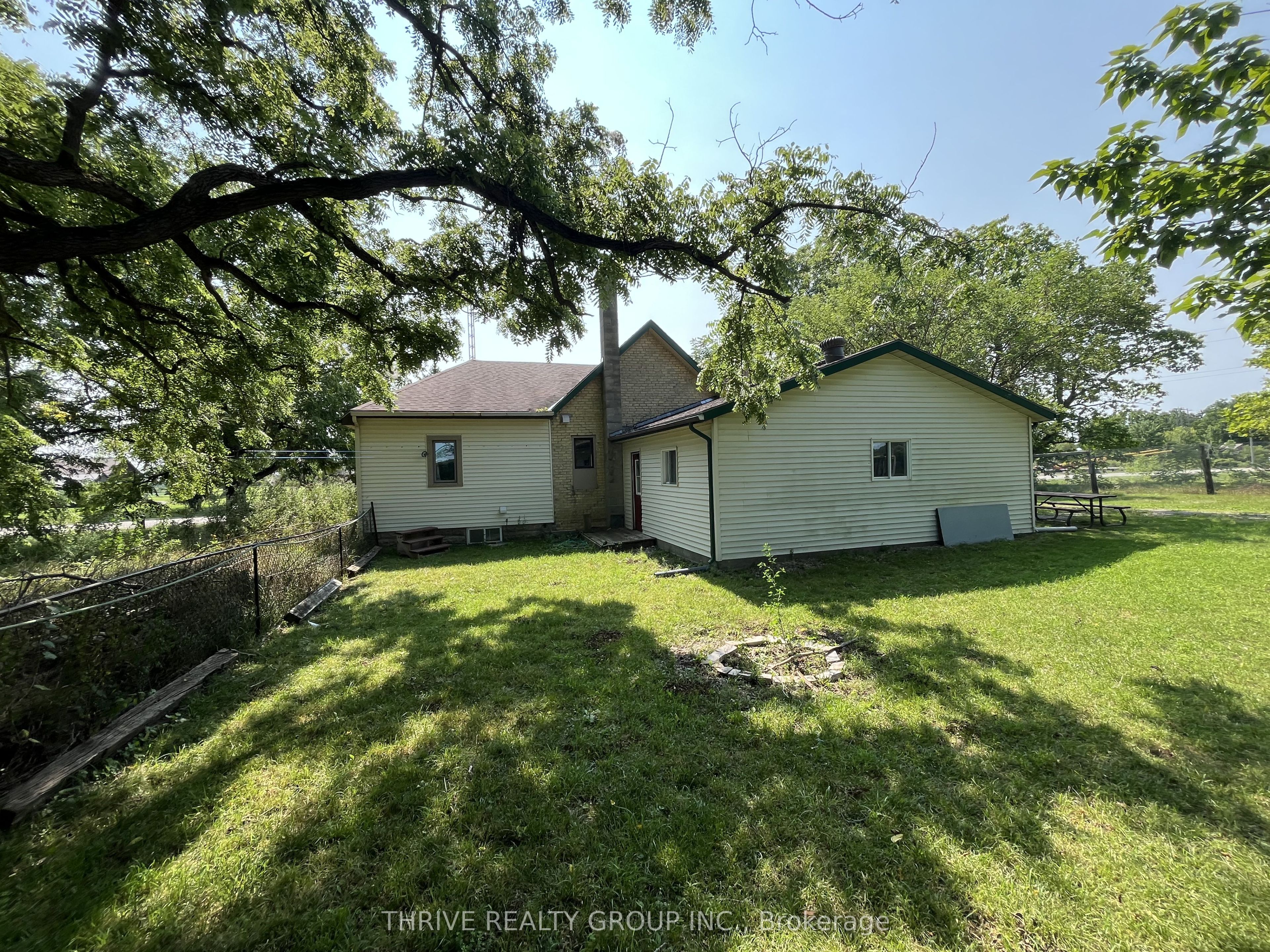 6692 Longwoods Road Property Photo 11