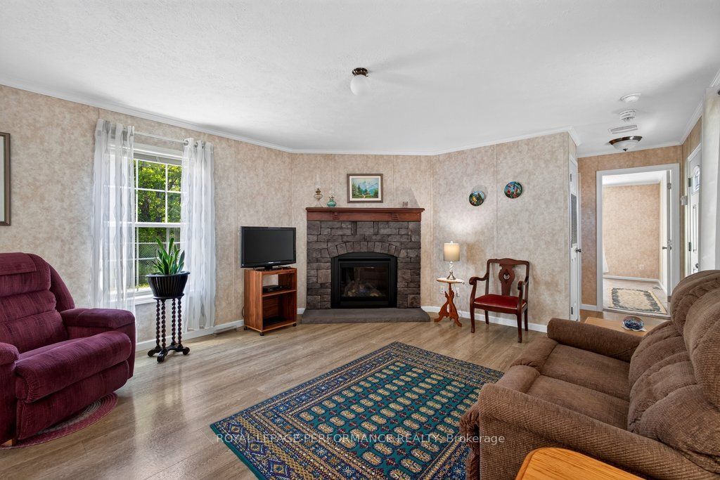 16 Eastgate Avenue Property Photo 11