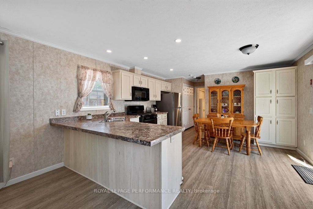 16 Eastgate Avenue Property Photo 13