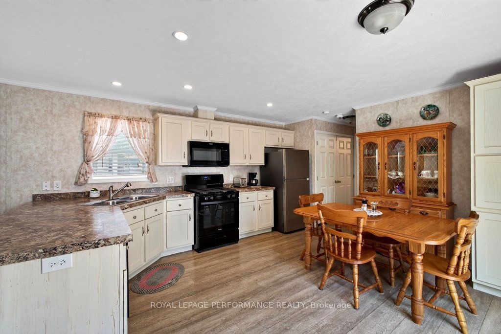 16 Eastgate Avenue Property Photo 15