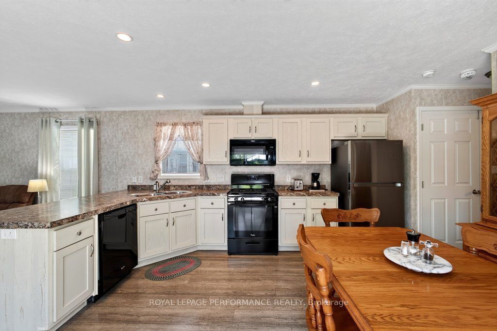 16 Eastgate Avenue Property Photo 17