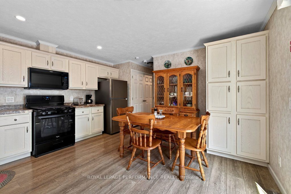 16 Eastgate Avenue Property Photo 22