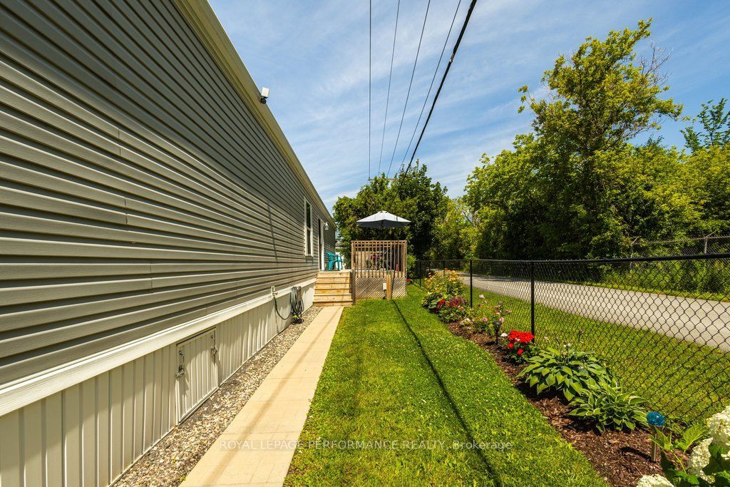 16 Eastgate Avenue Property Photo 42