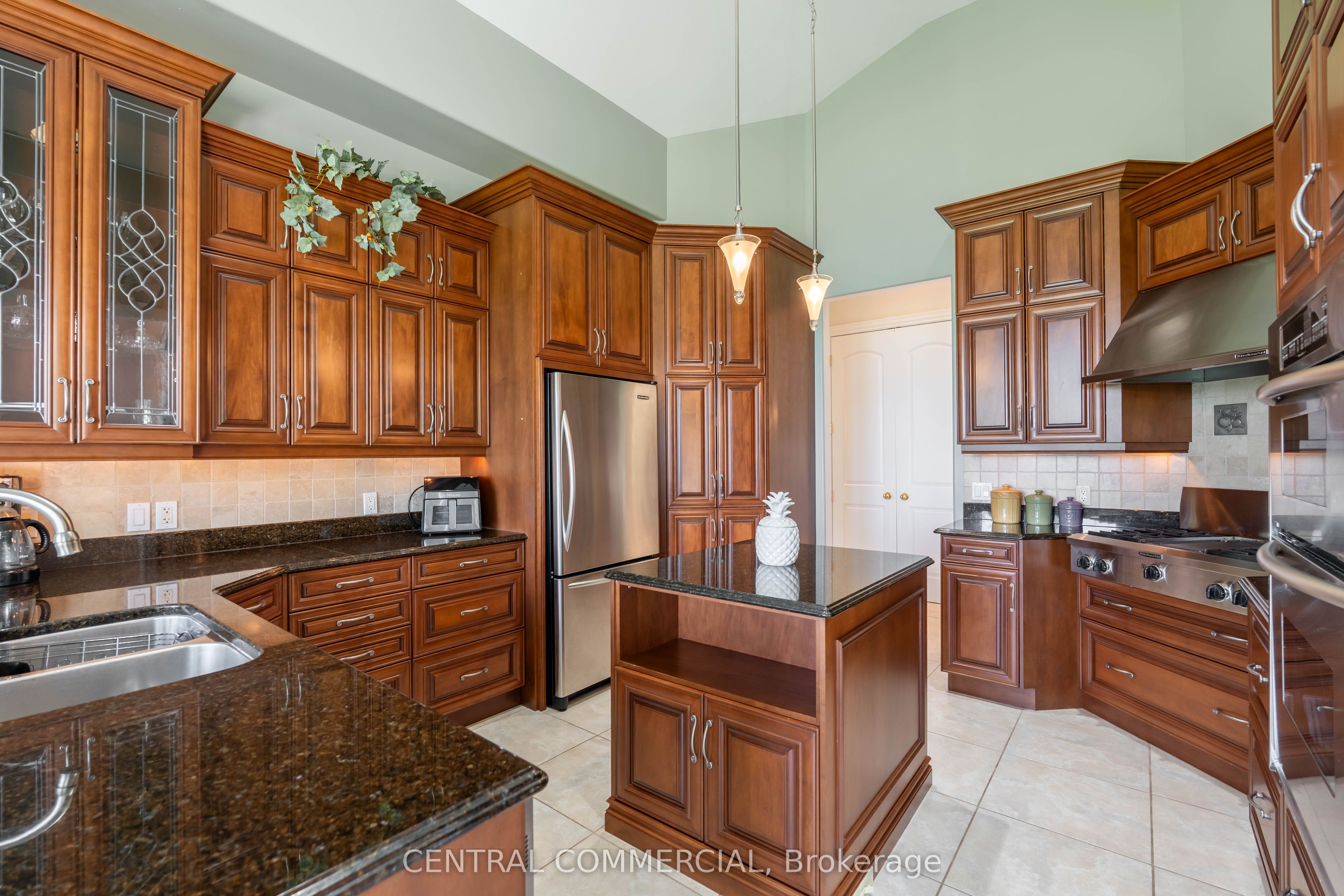 4266 Bluepoint Drive Property Photo 19