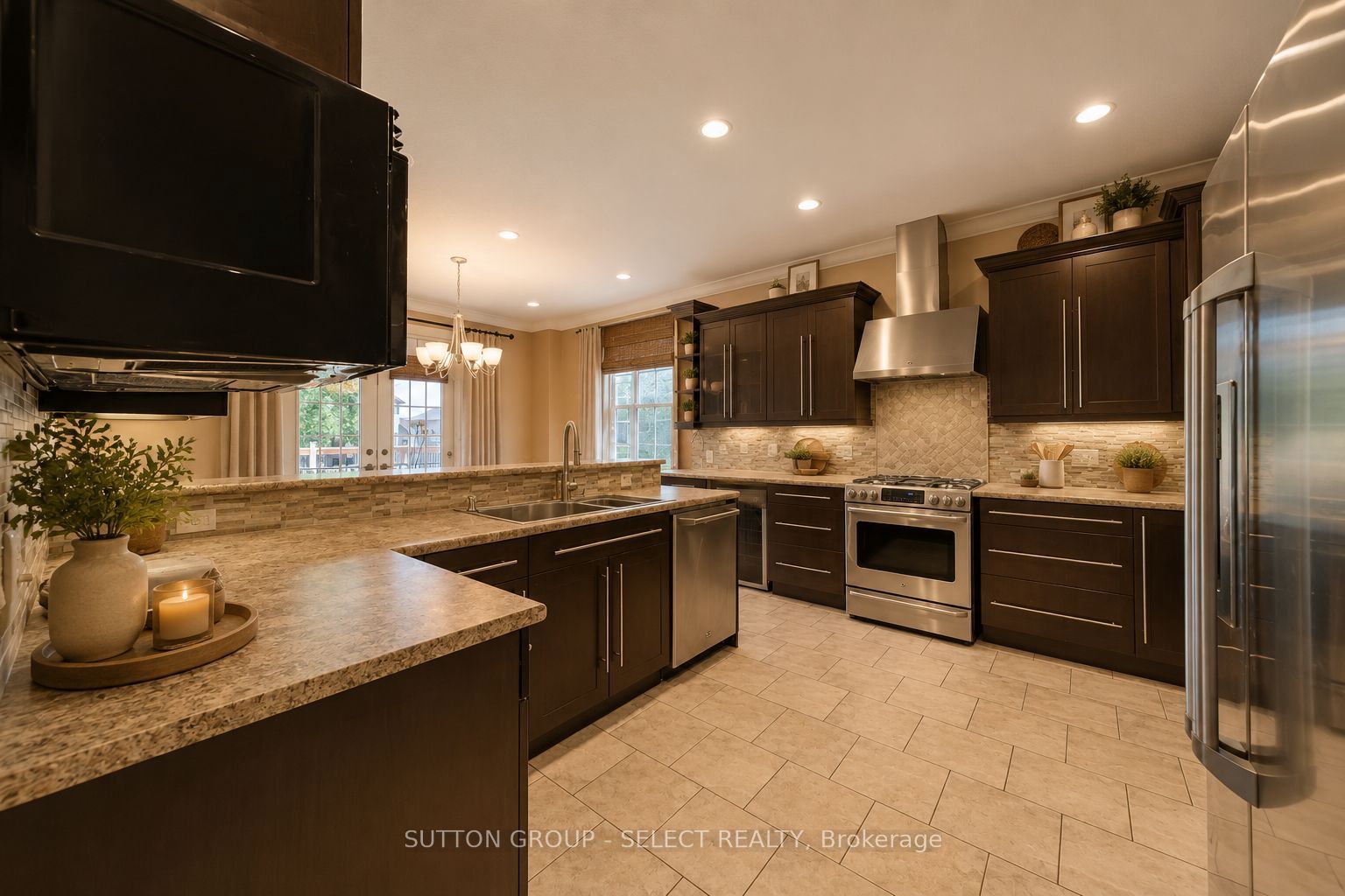 2229 Cardinal Court Property Photo 4