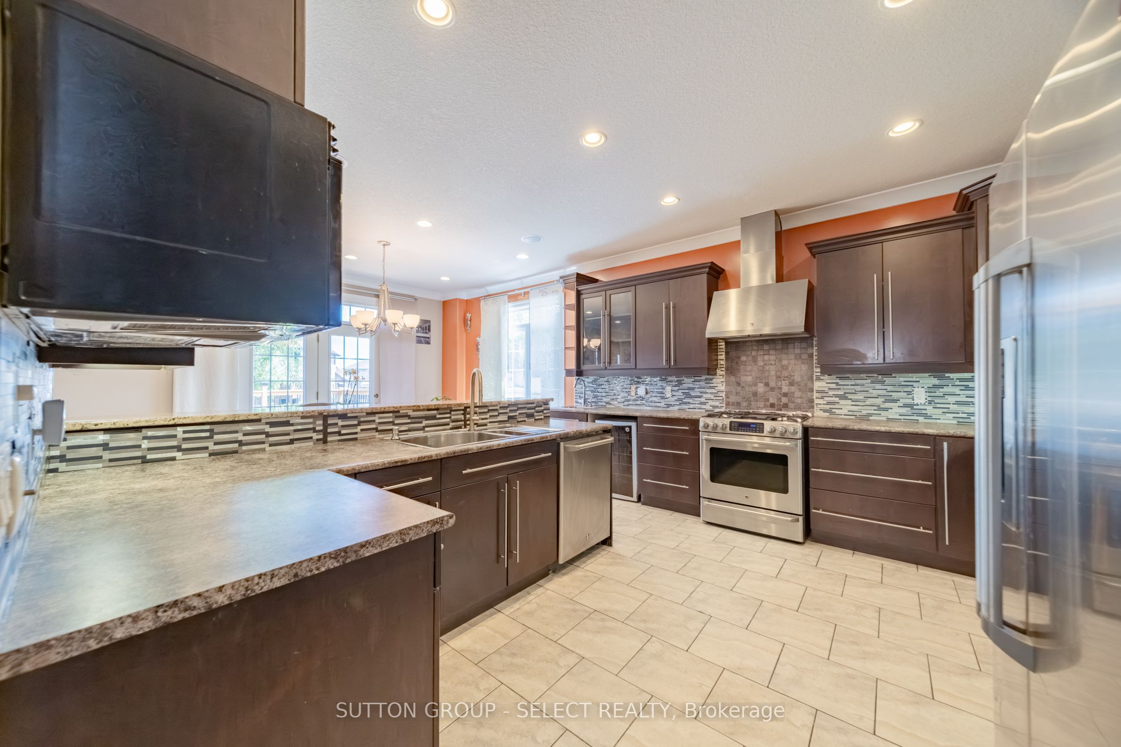2229 Cardinal Court Property Photo 5