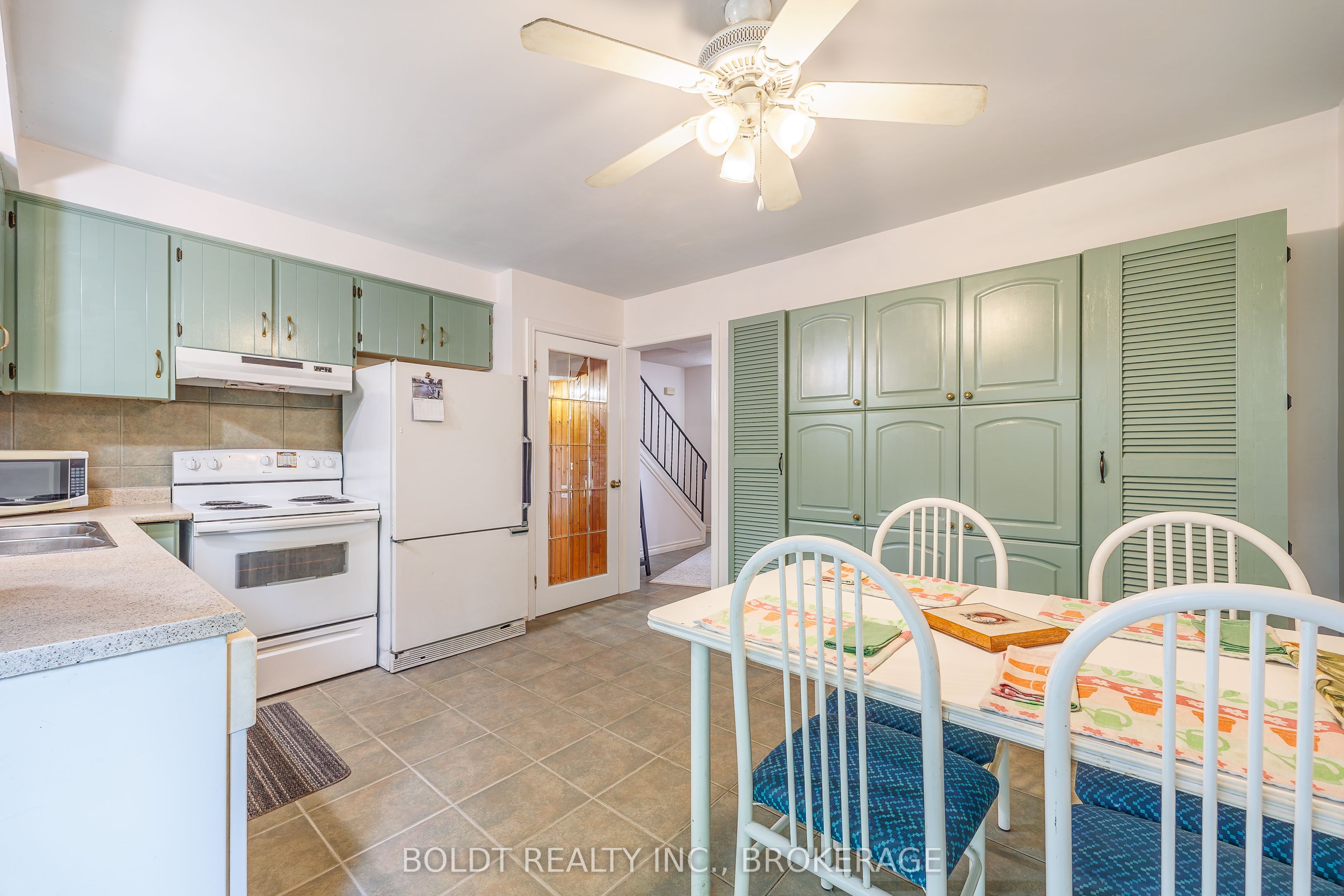 13 1/2 Northglen Avenue Property Photo 8