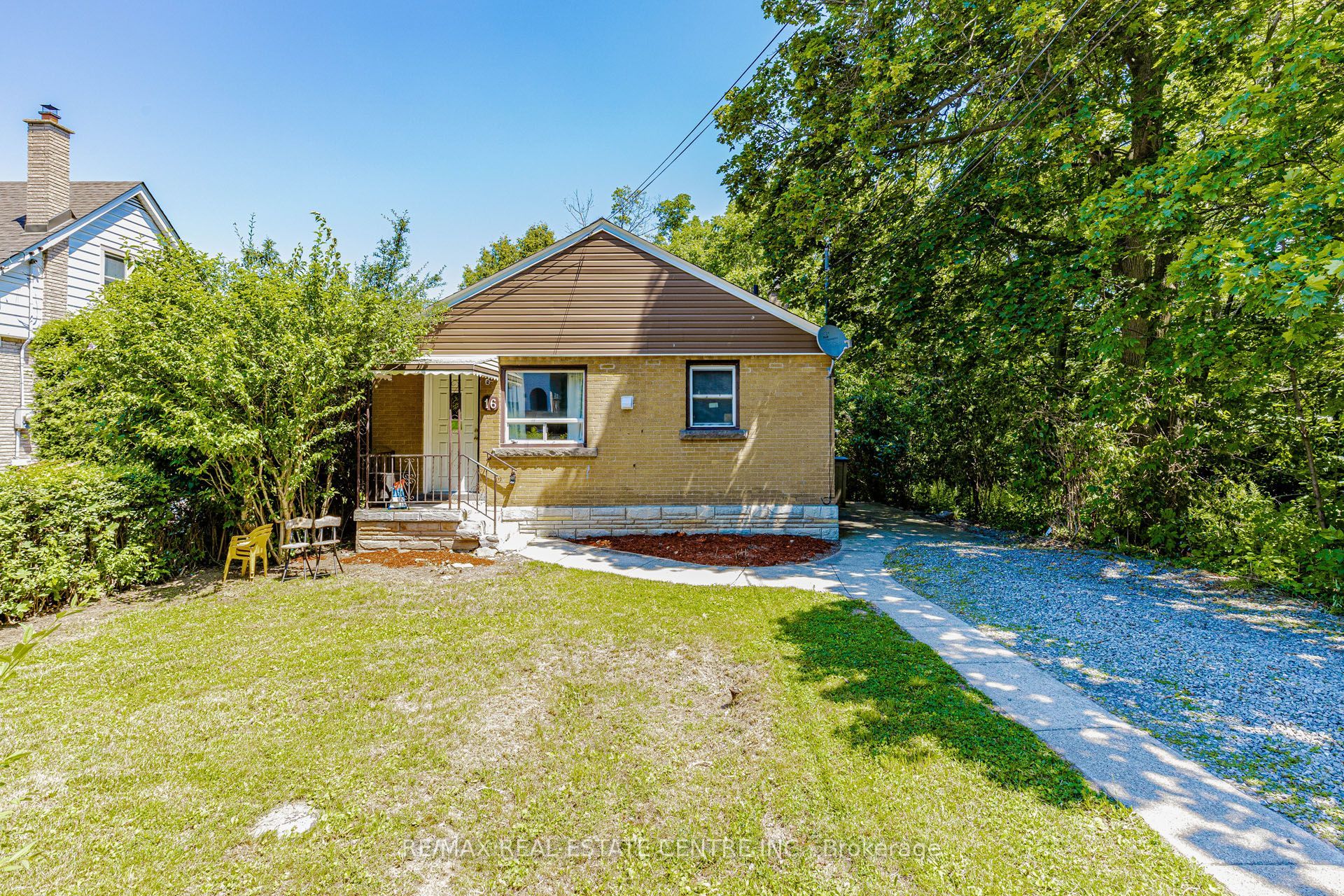 16 Ainslie Avenue Property Photo 1
