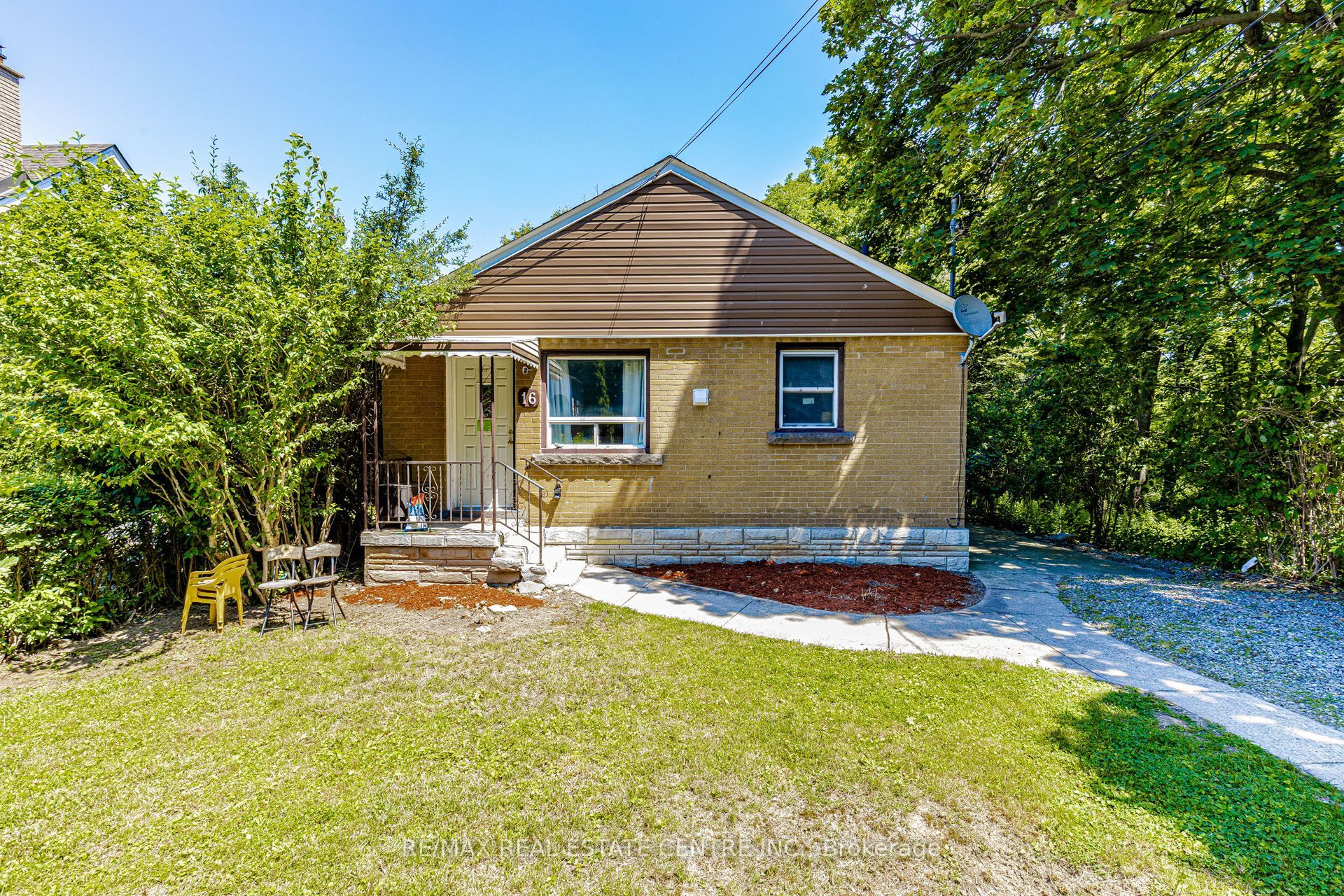16 Ainslie Avenue Property Photo 2