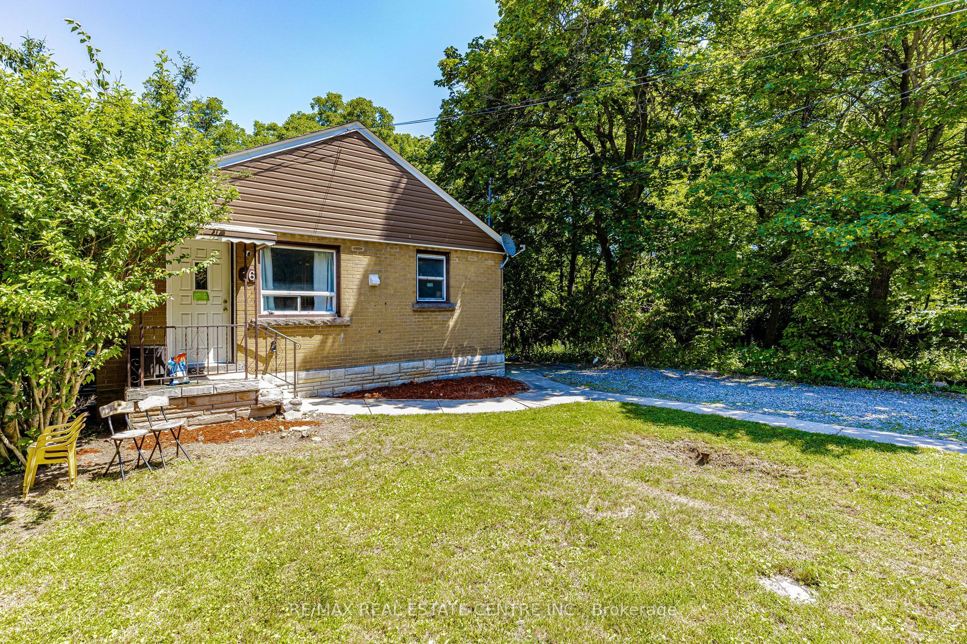 16 Ainslie Avenue Property Photo 3