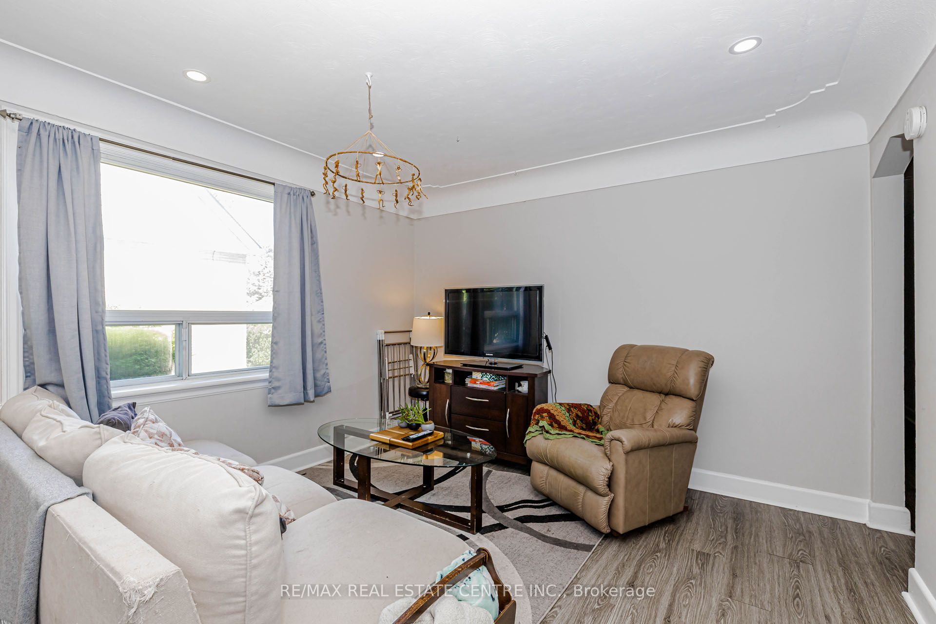 16 Ainslie Avenue Property Photo 4
