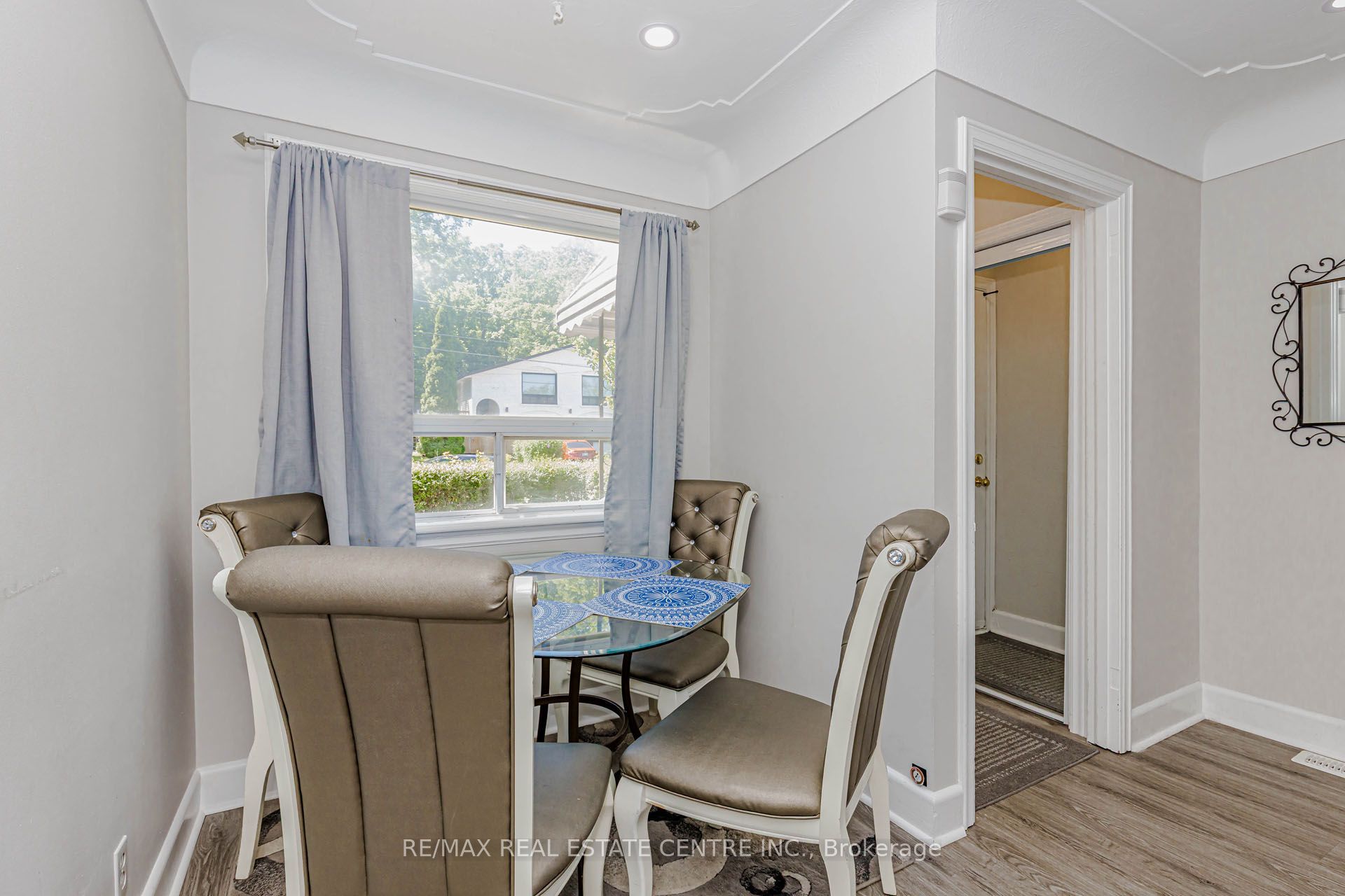 16 Ainslie Avenue Property Photo 6