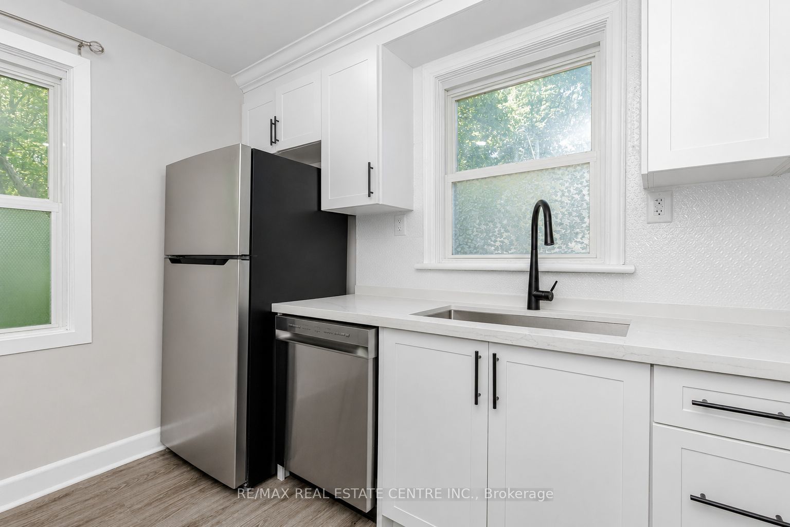 16 Ainslie Avenue Property Photo 7