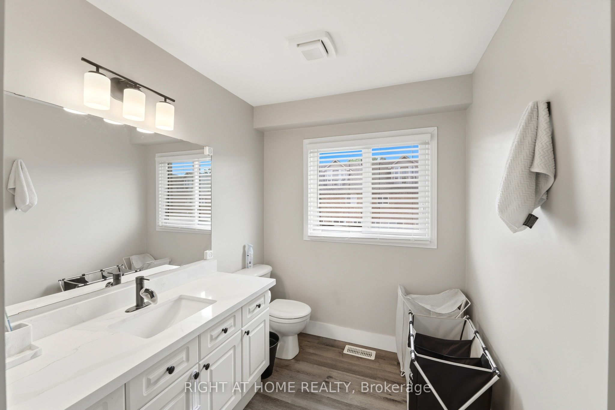 65 Wellington South Property Photo 19