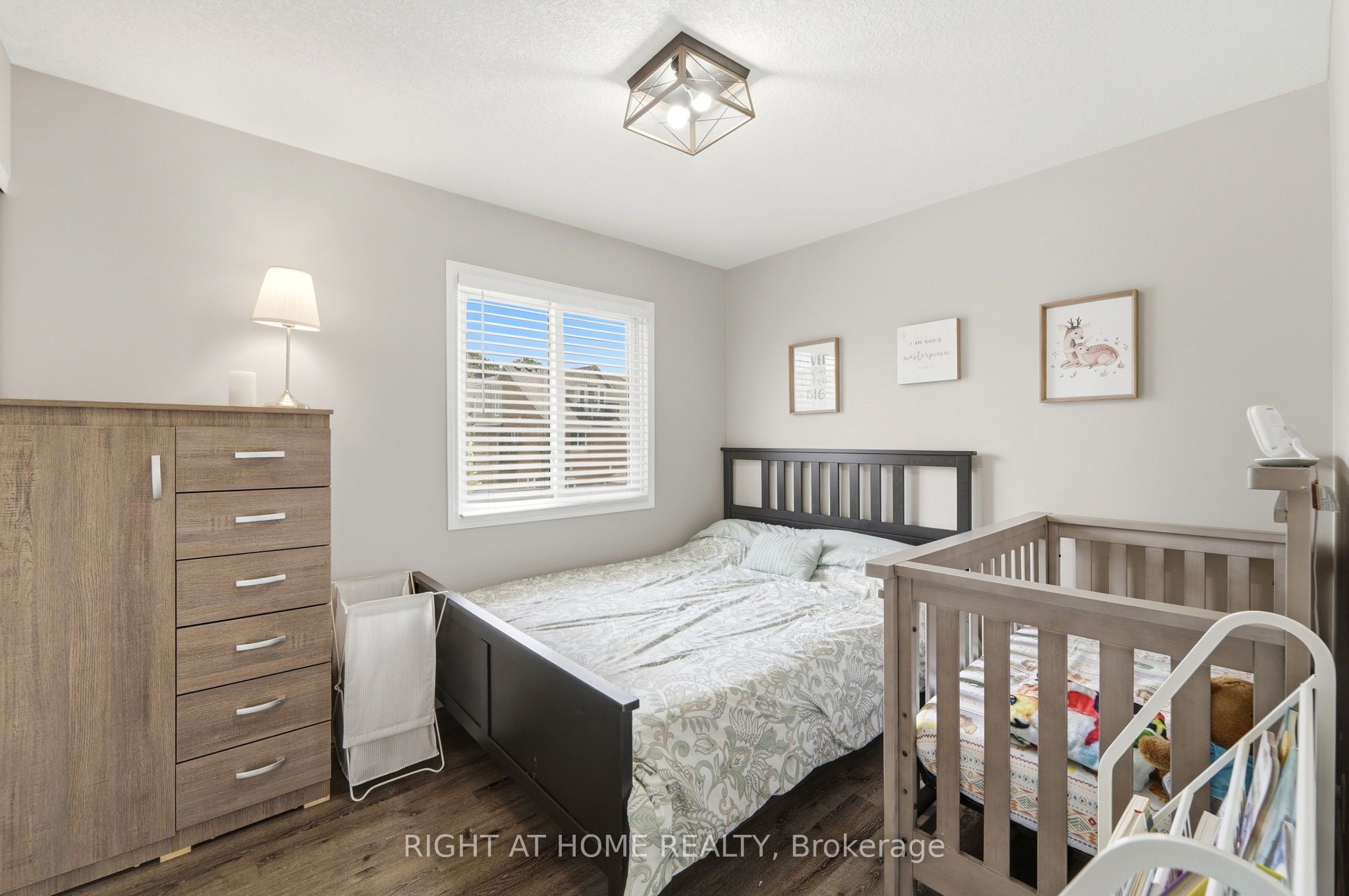 65 Wellington South Property Photo 20
