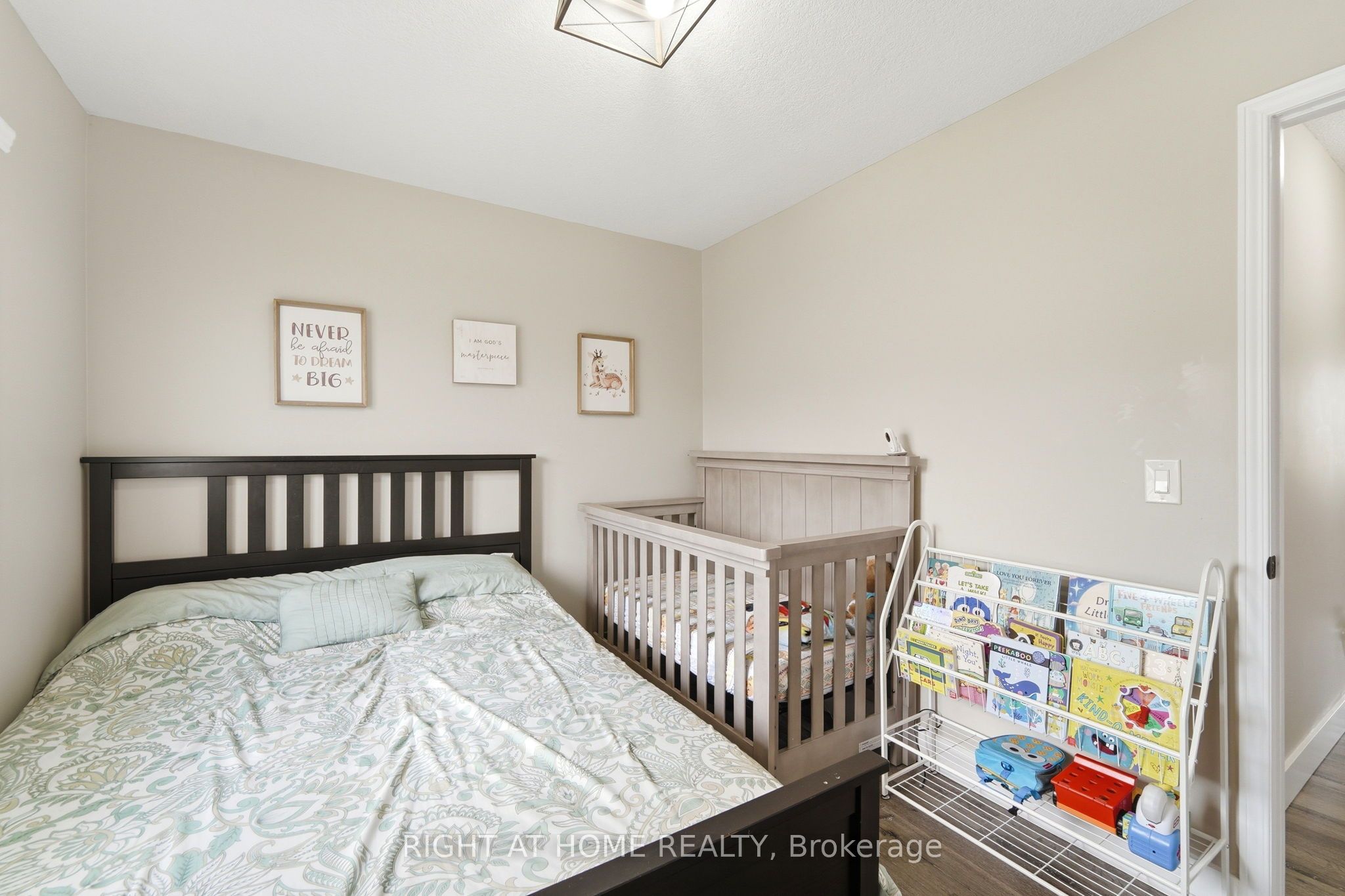 65 Wellington South Property Photo 21