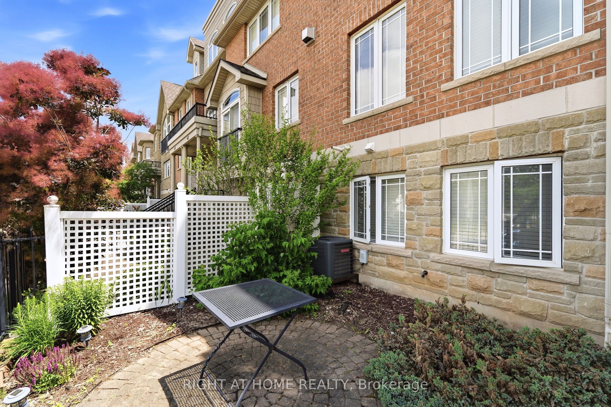 65 Wellington South Property Photo 33