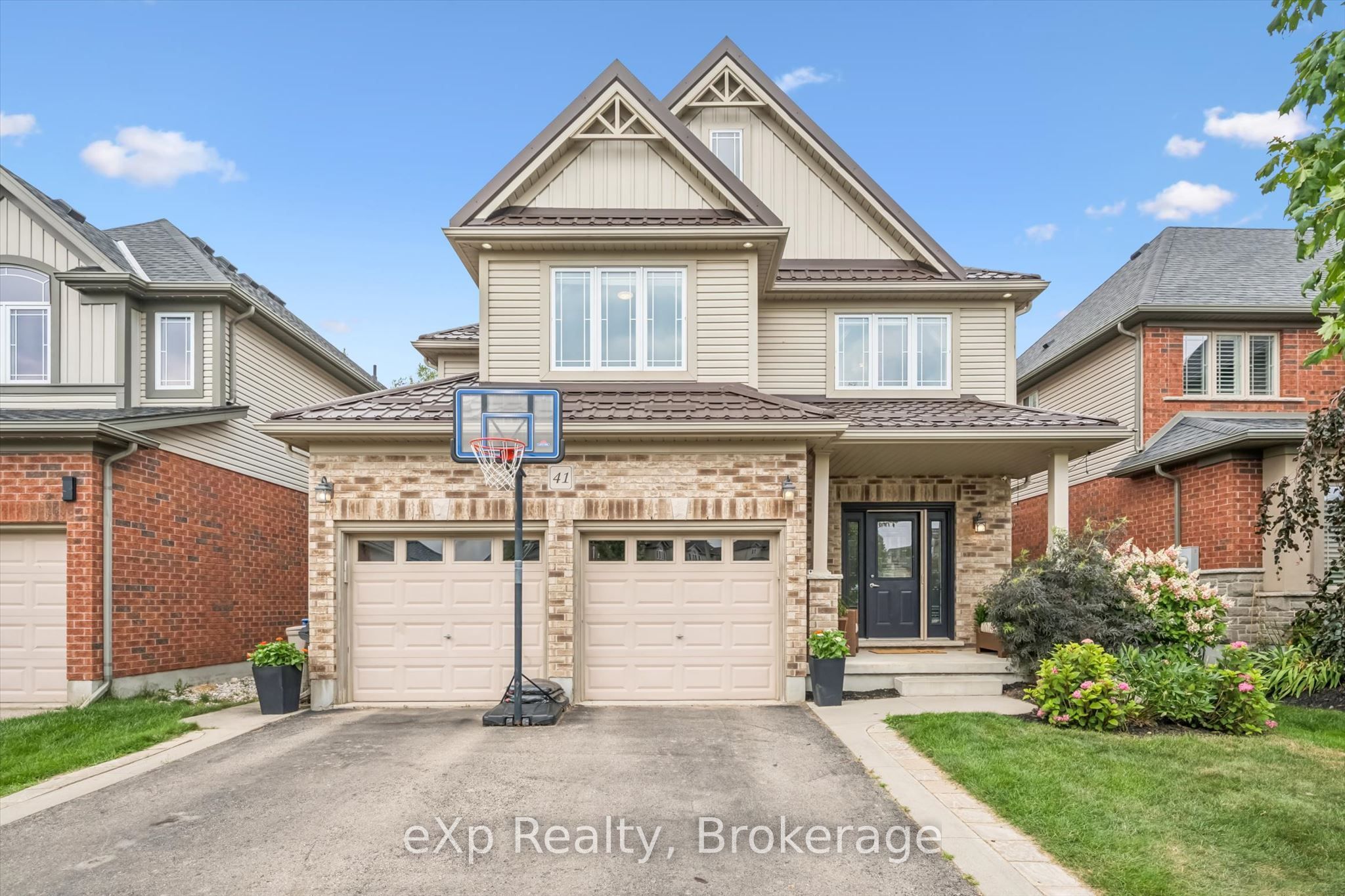 41 Westra Drive Property Photo 1