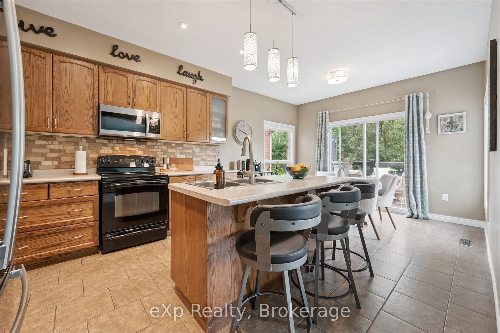 41 Westra Drive Property Photo 14