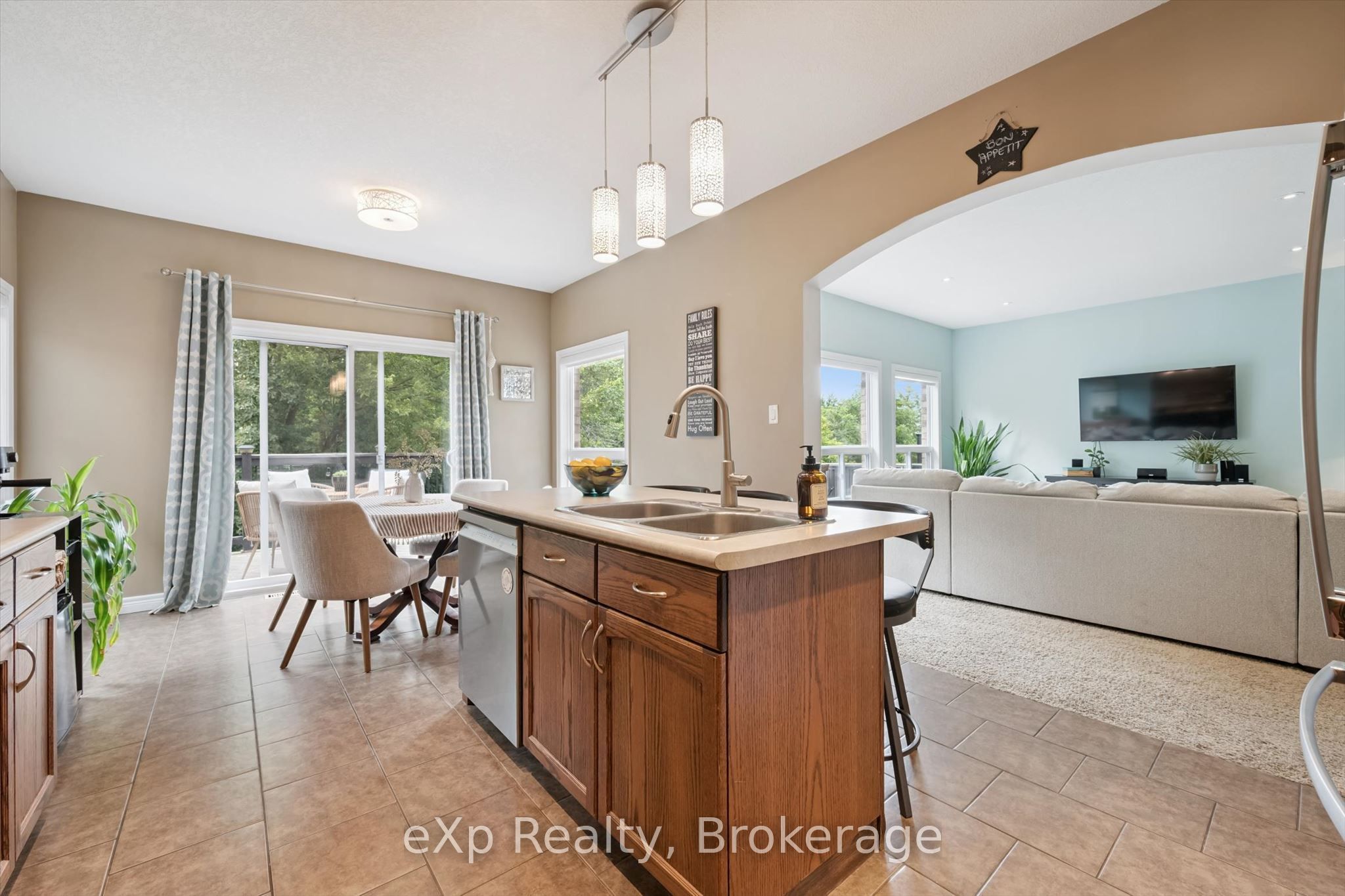41 Westra Drive Property Photo 17