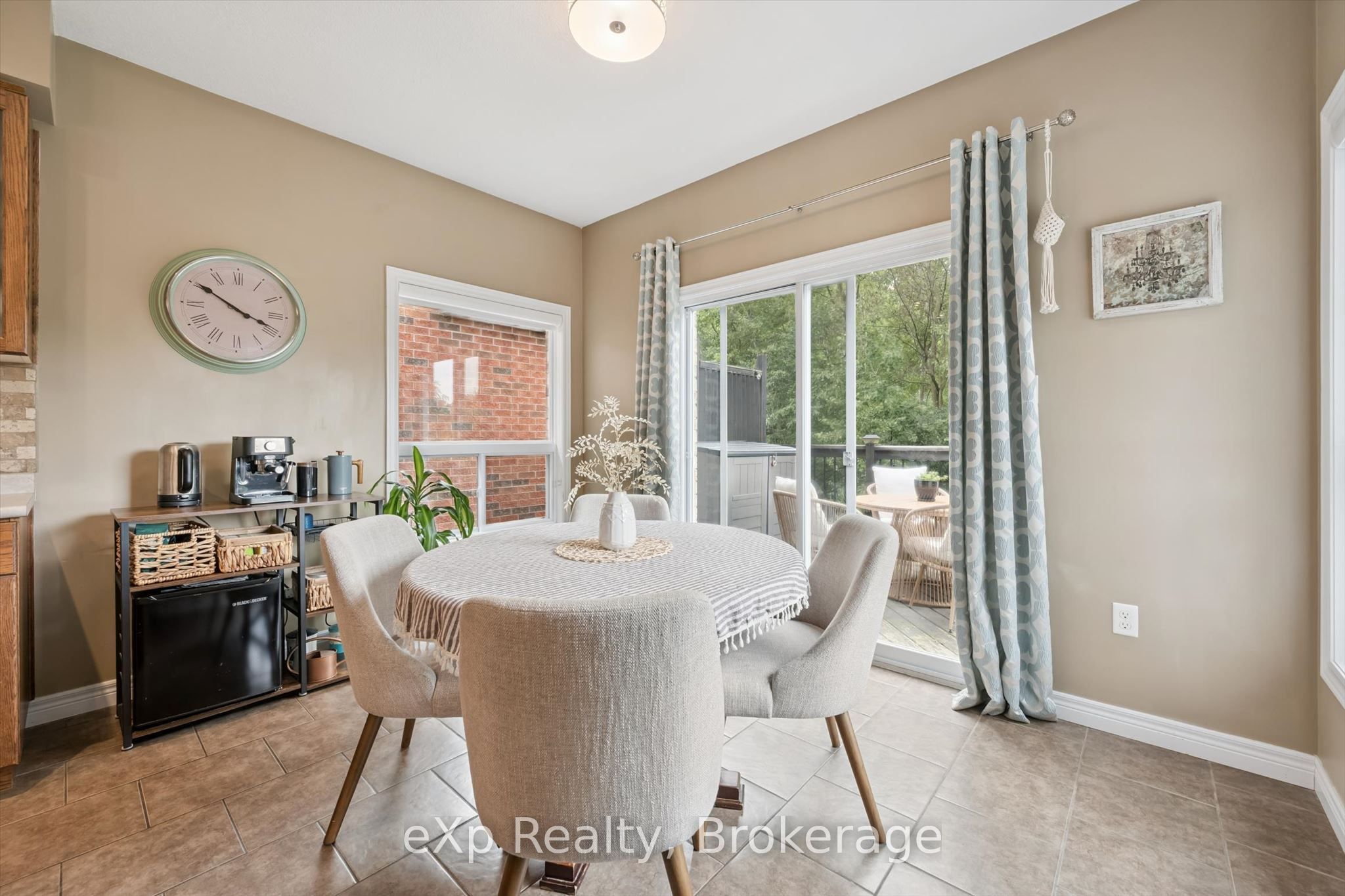 41 Westra Drive Property Photo 18