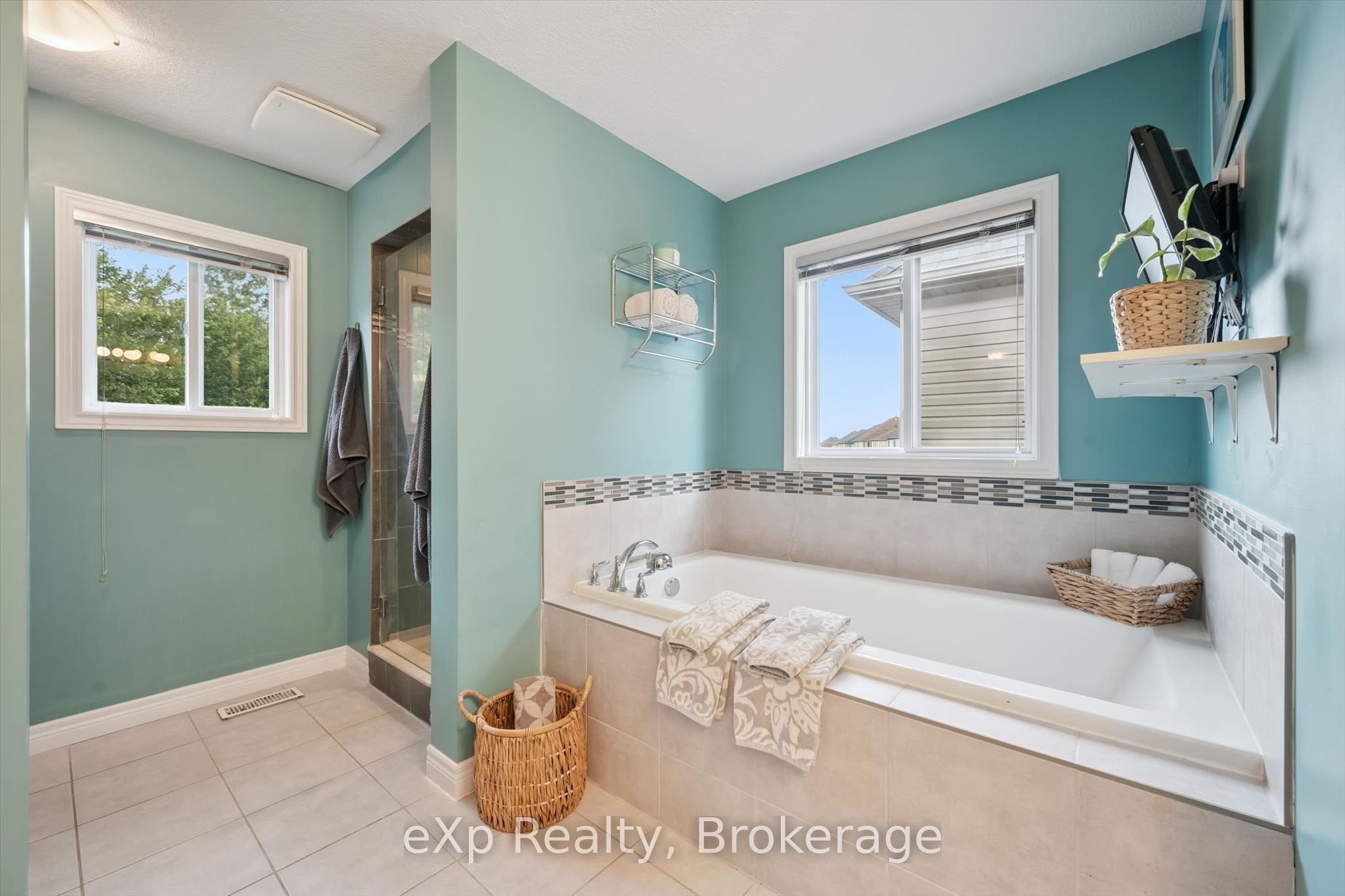 41 Westra Drive Property Photo 24
