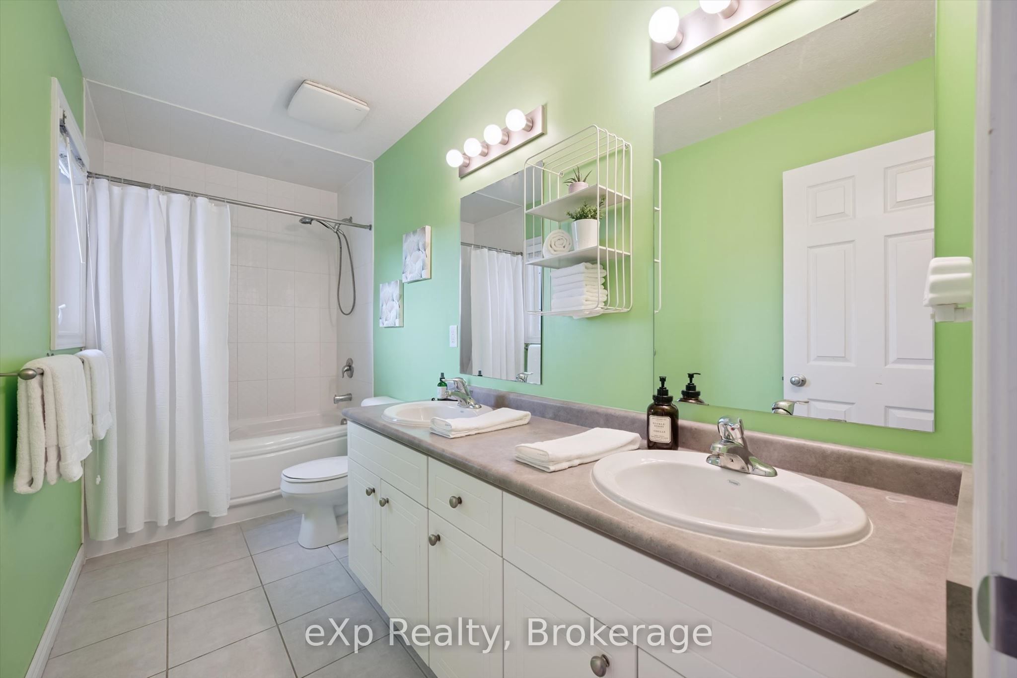 41 Westra Drive Property Photo 28