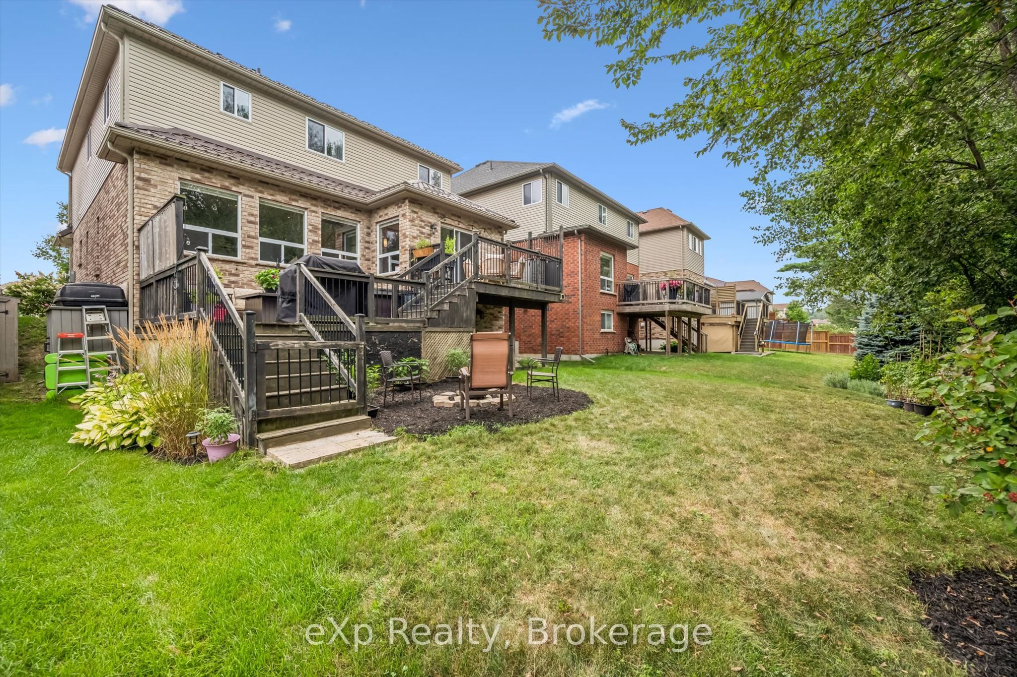 41 Westra Drive Property Photo 42
