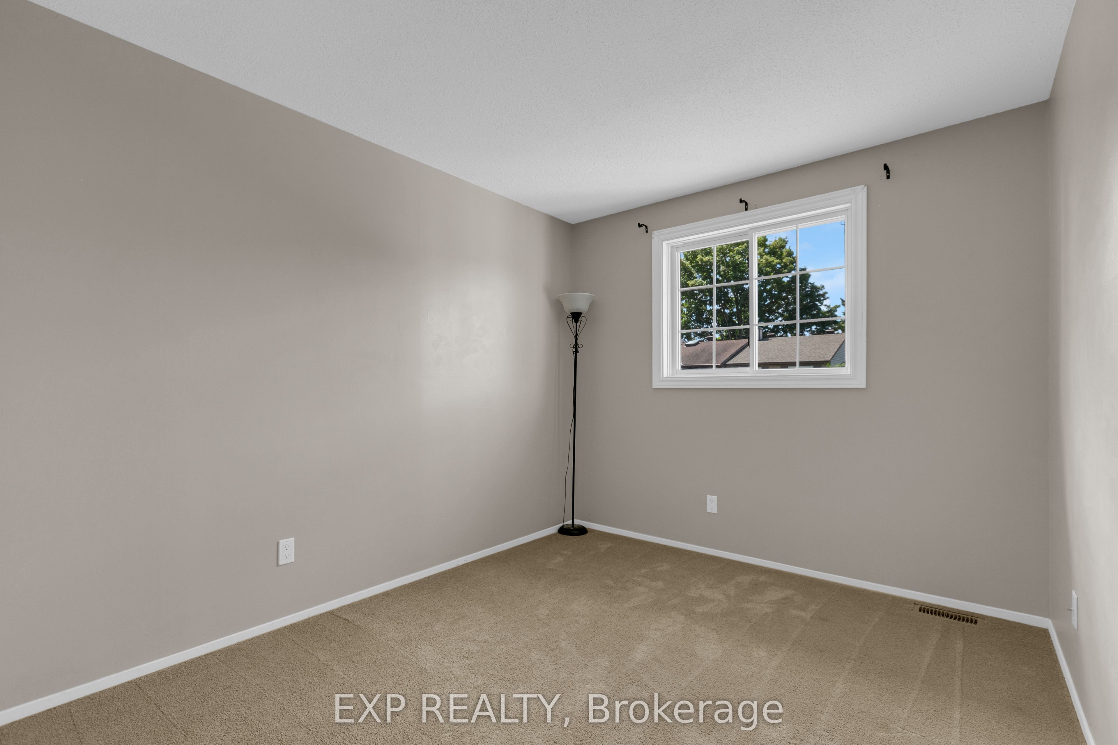 7 Sundback Lane Property Photo 16