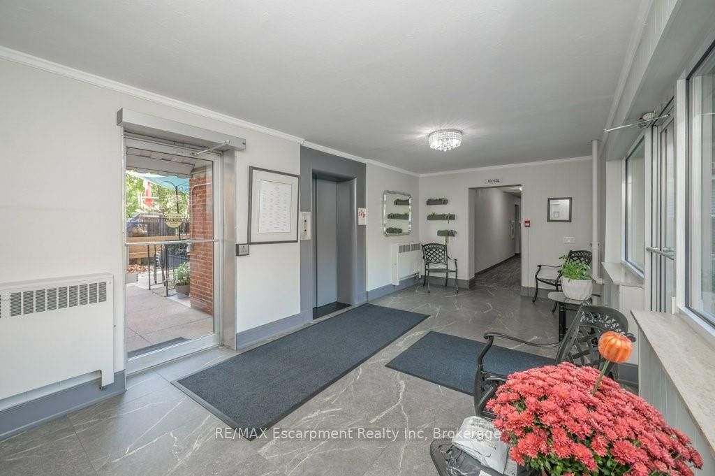 9 Grant Boulevard 201 Property Photo 3