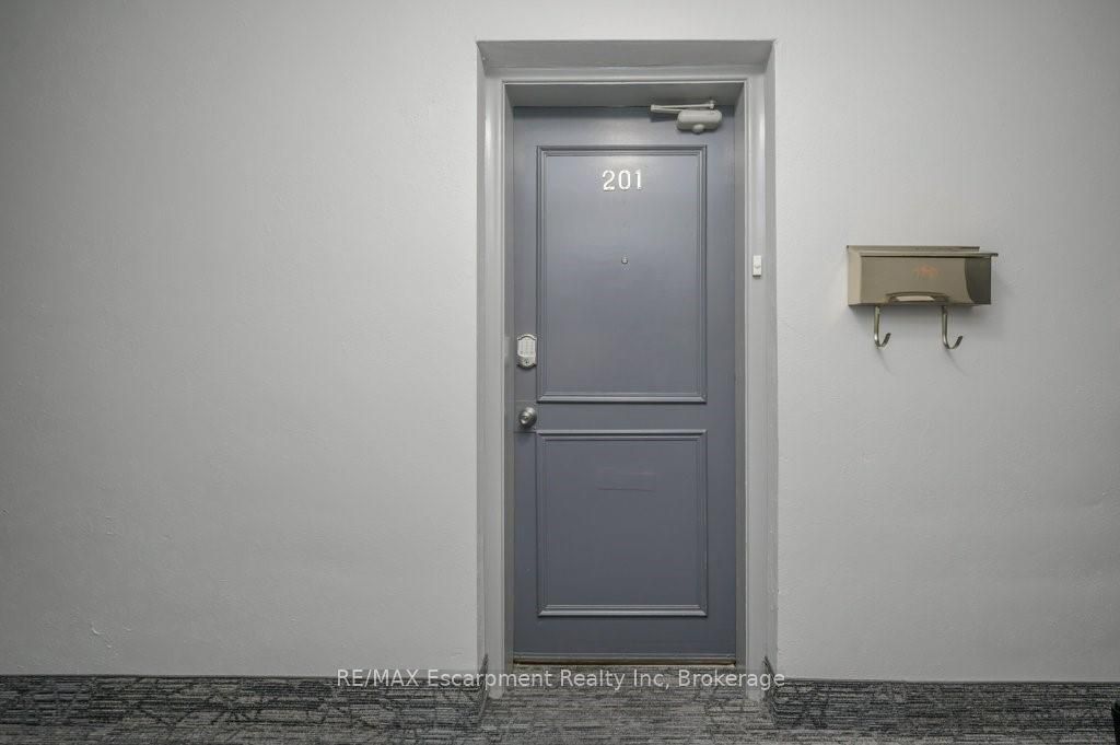 9 Grant Boulevard 201 Property Photo 4