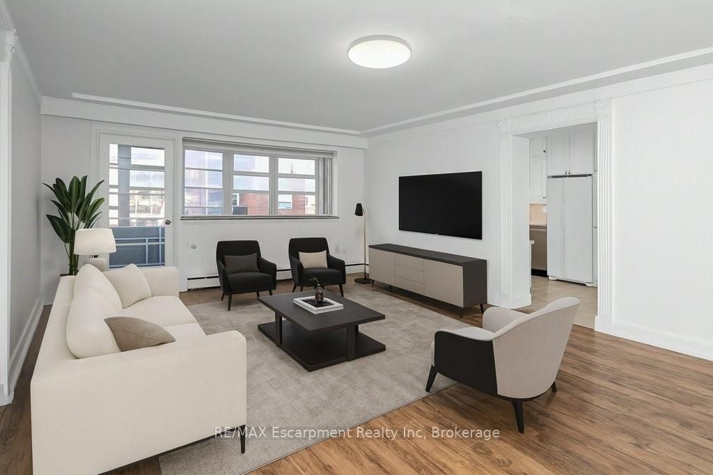 9 Grant Boulevard 201 Property Photo 5
