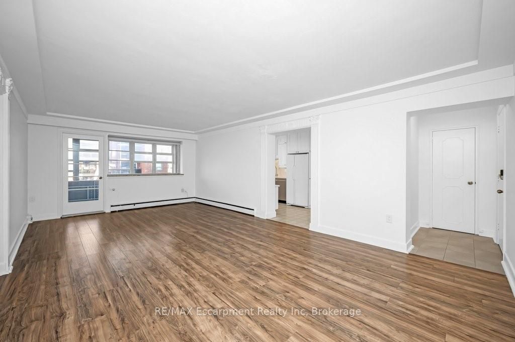 9 Grant Boulevard 201 Property Photo 7