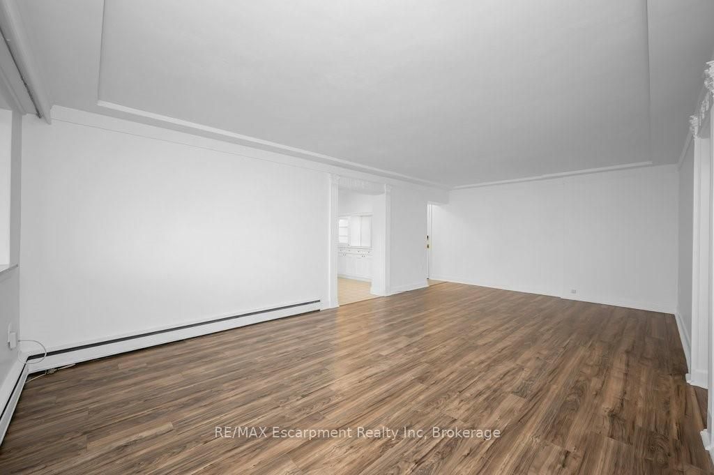 9 Grant Boulevard 201 Property Photo 10