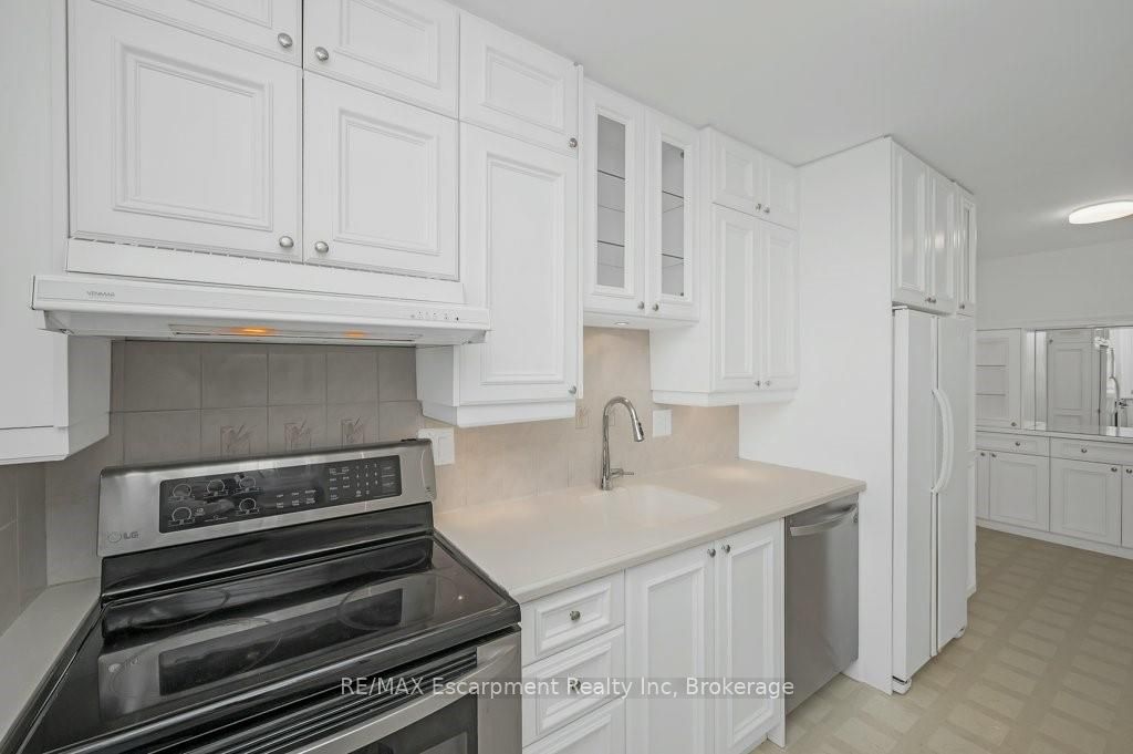 9 Grant Boulevard 201 Property Photo 11