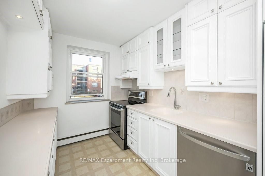 9 Grant Boulevard 201 Property Photo 13