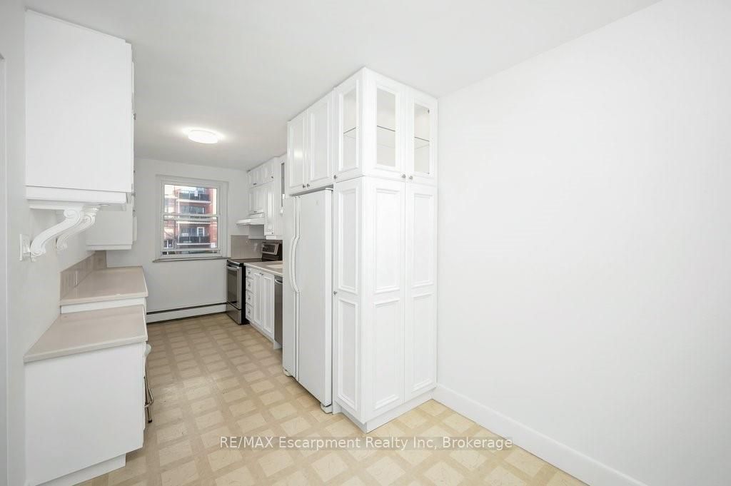 9 Grant Boulevard 201 Property Photo 15